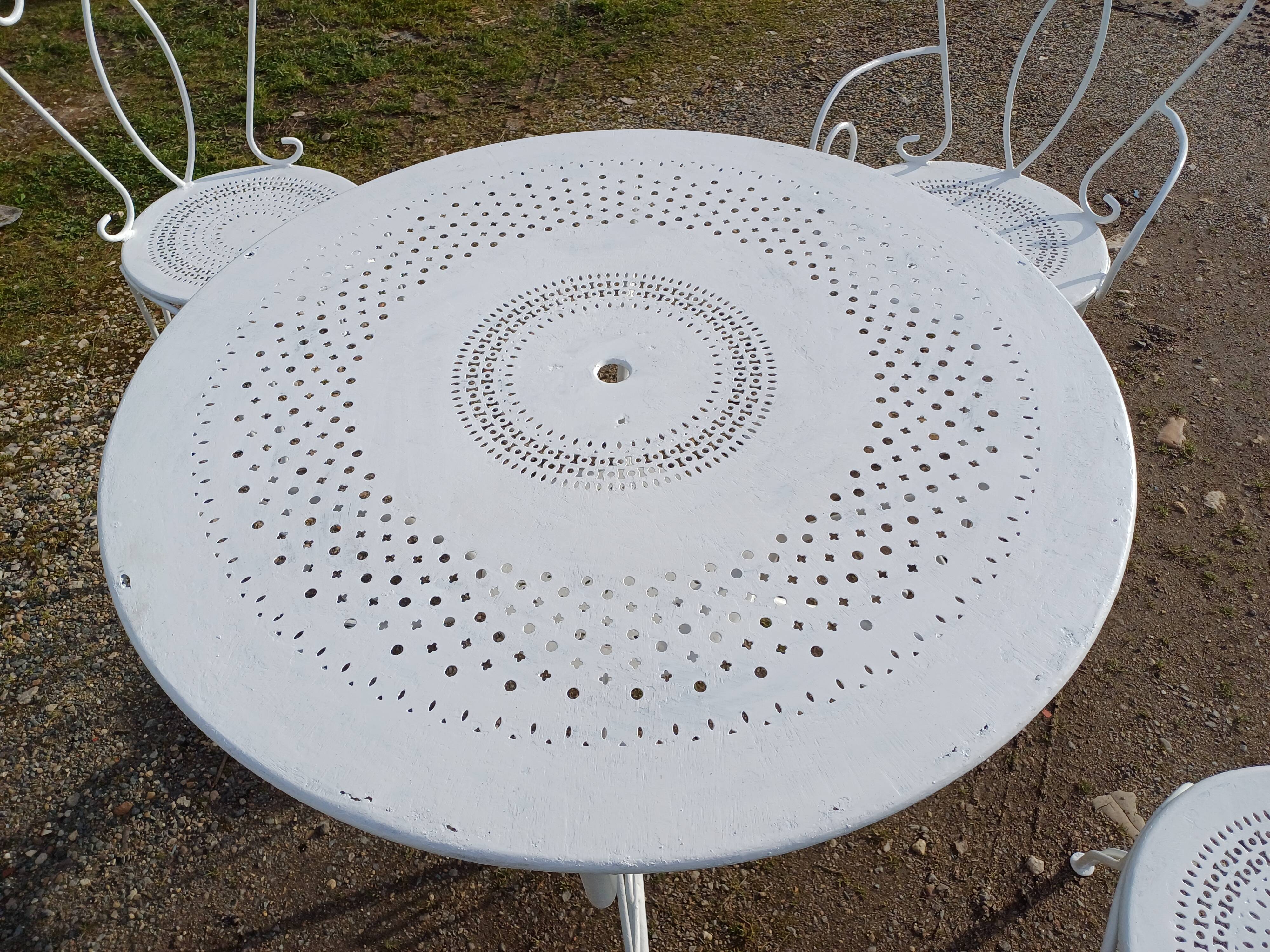 1900 wrought iron garden furniture