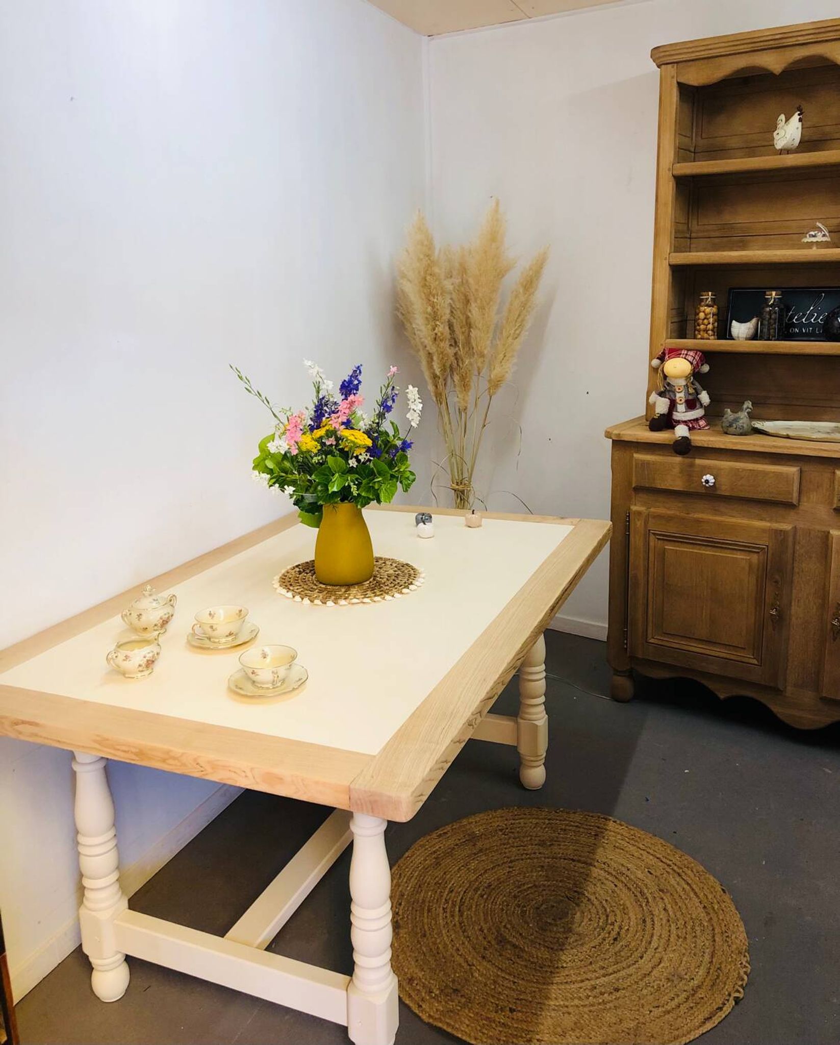 Farm table