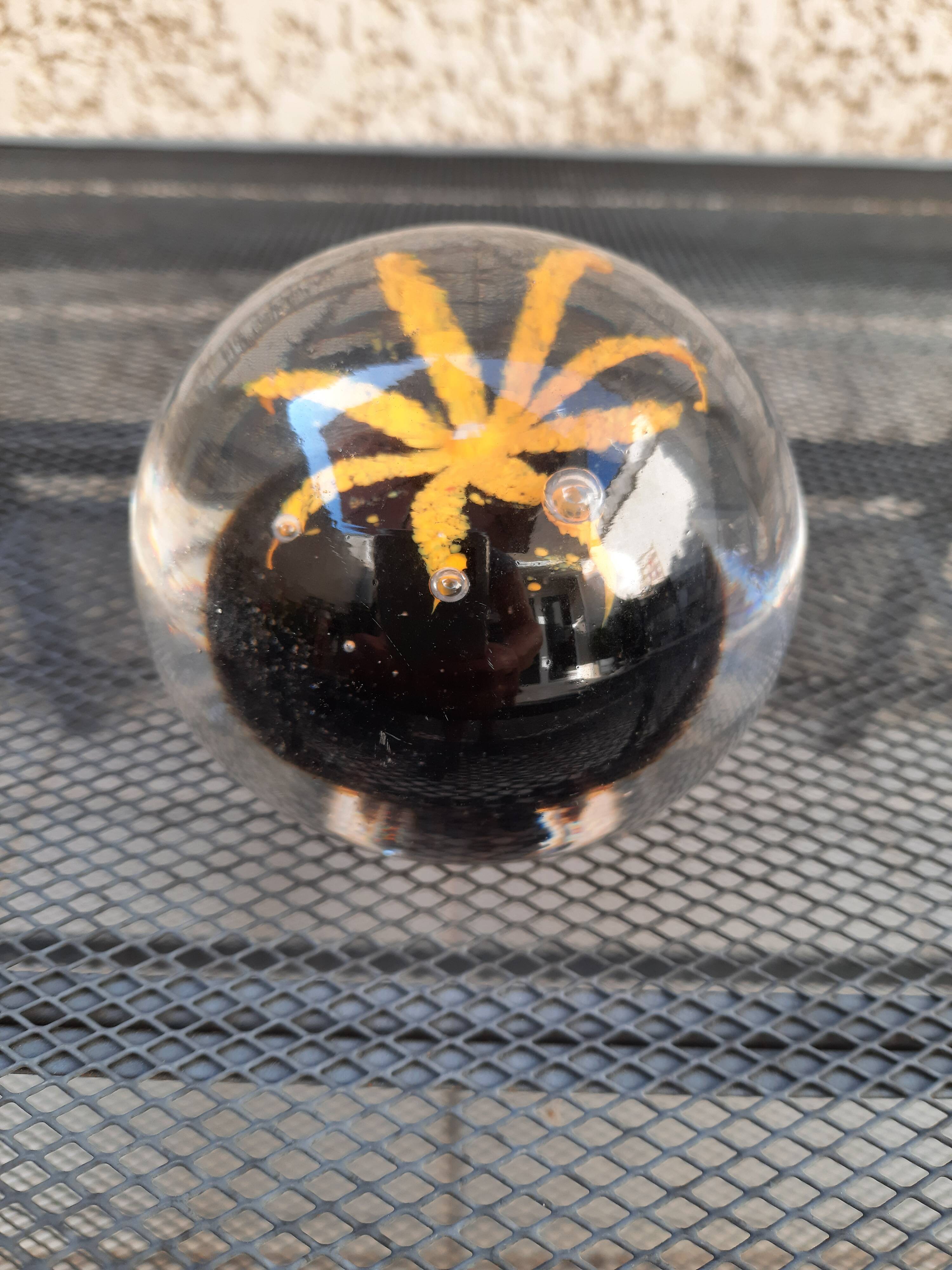 Sulfide-paper press made of glass, black & yellow, star décor.