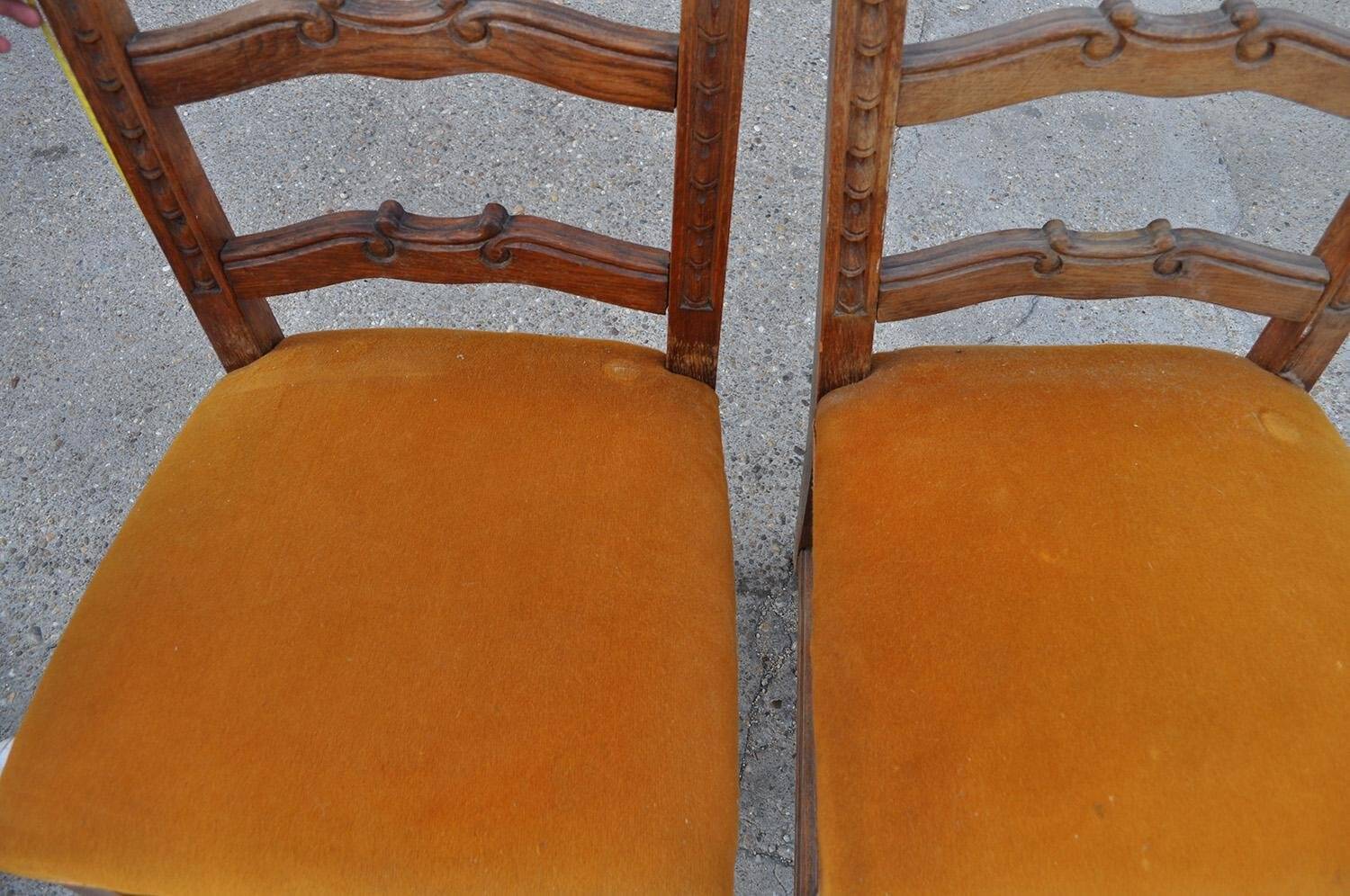 Pair of mid-century chairs from the 1950s in brown oak and straw yellow velvet — set of 2