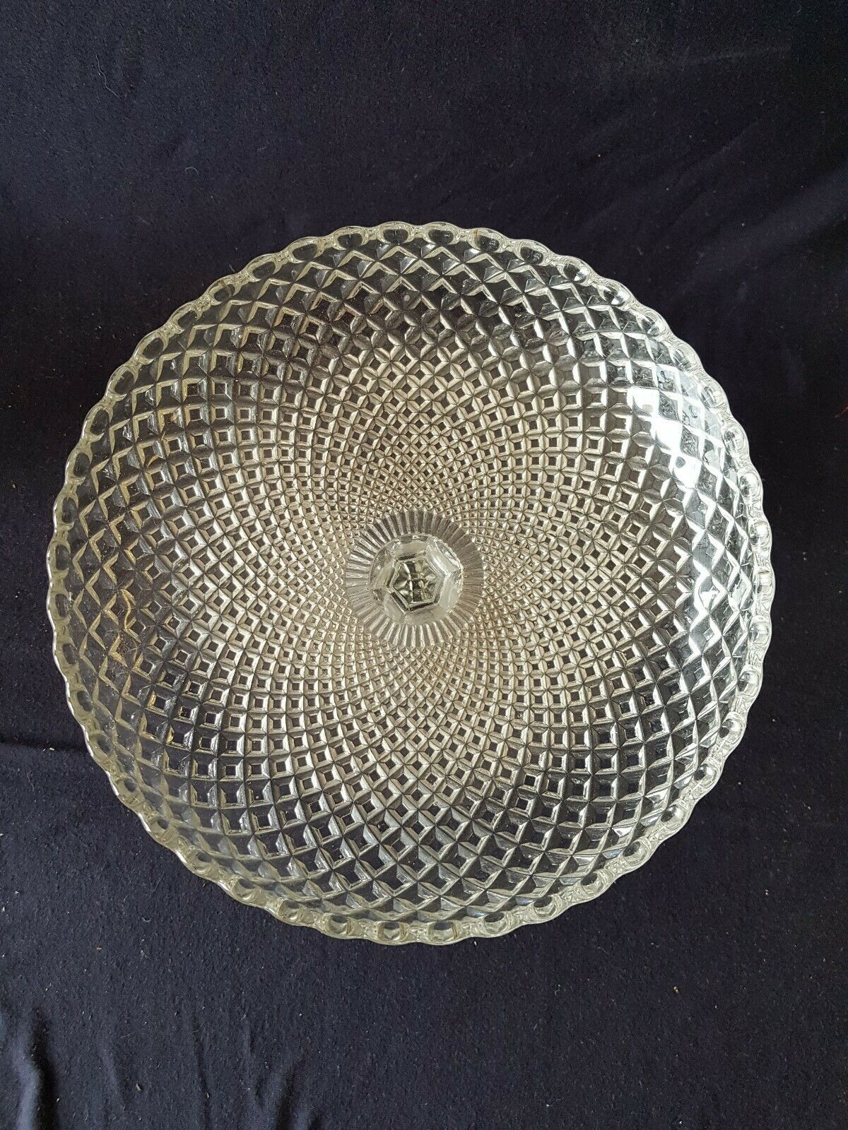 Glass standing fruit cup