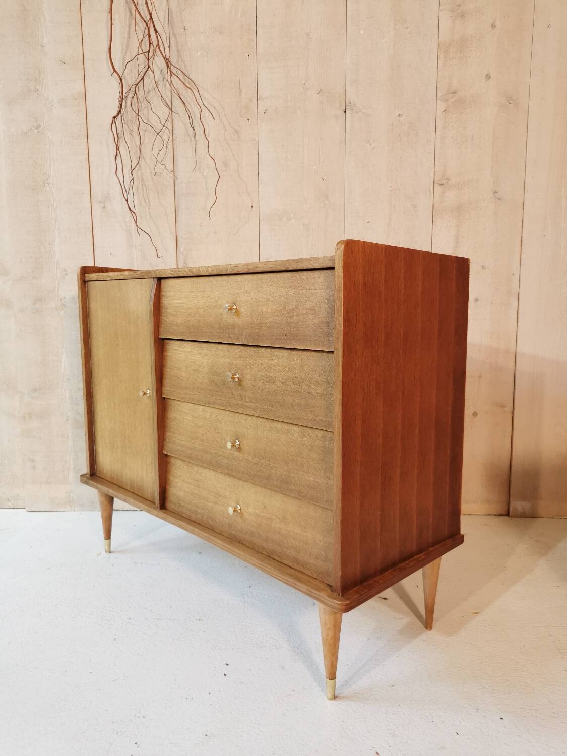 Chest of drawers with 1 door and 4 drawers