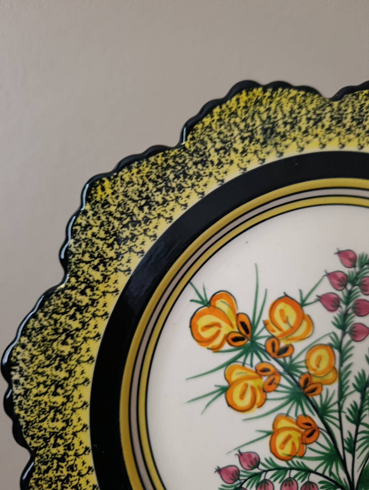 Henriot Quimper wall plate | gorse & heather flowers 1945/70
