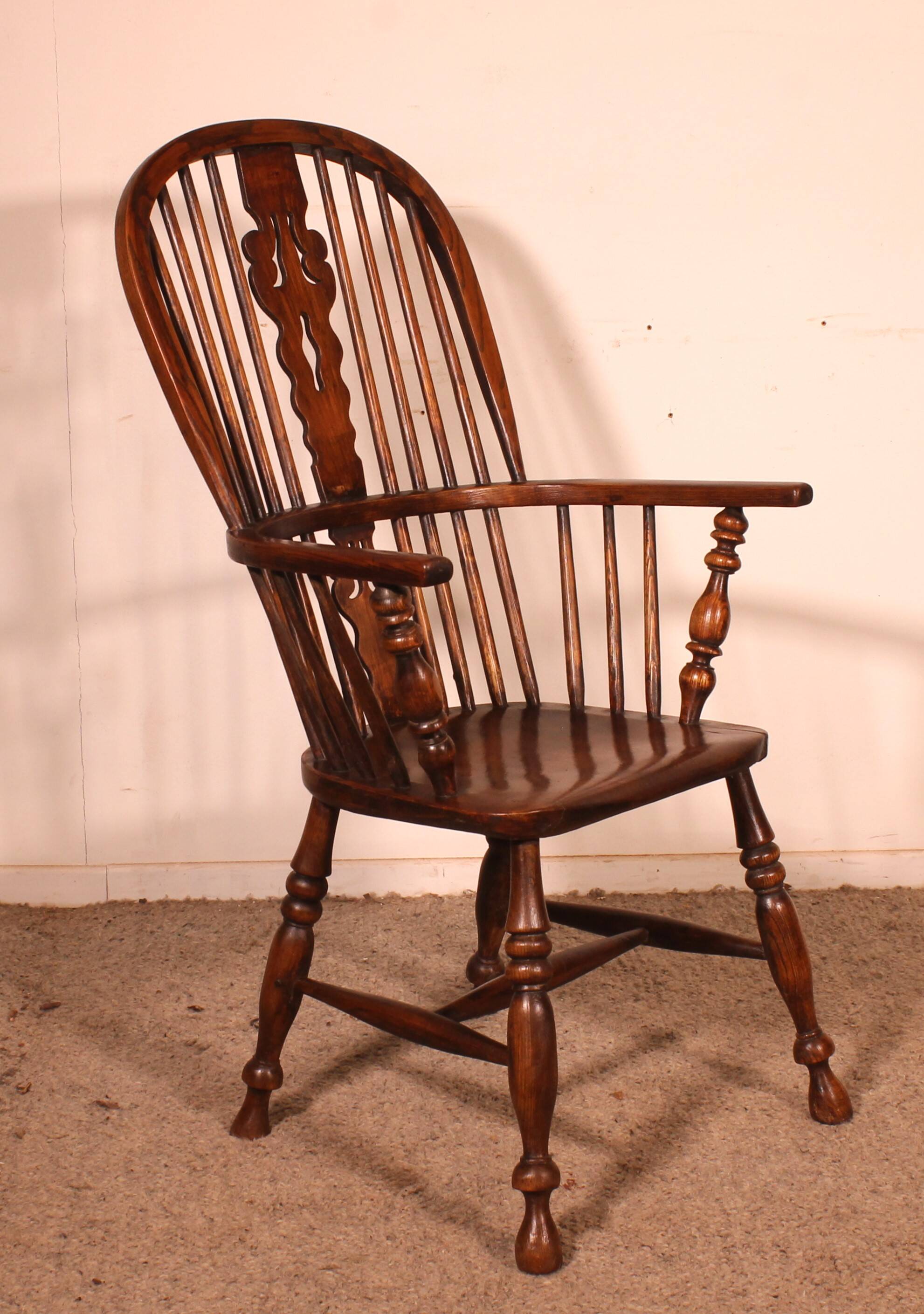 Windsor armchair in ash and elm from the early 19th century