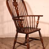 Windsor armchair in ash and elm from the early 19th century