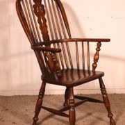 Windsor armchair in ash and elm from the early 19th century