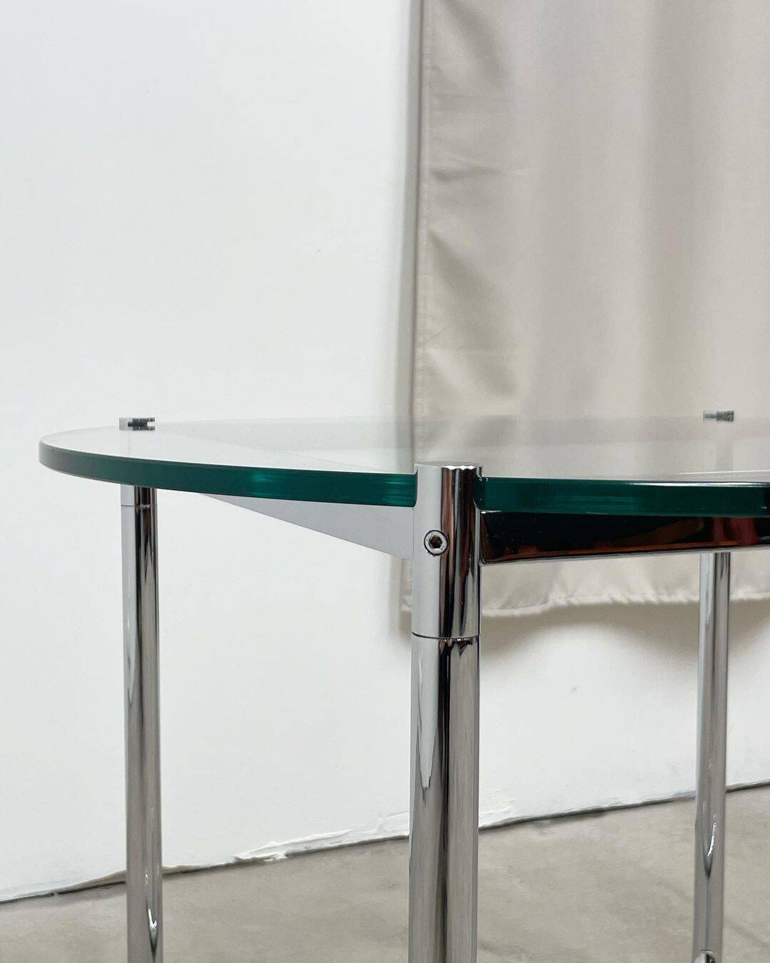 MR table, Mies van der Rohe, Knoll International