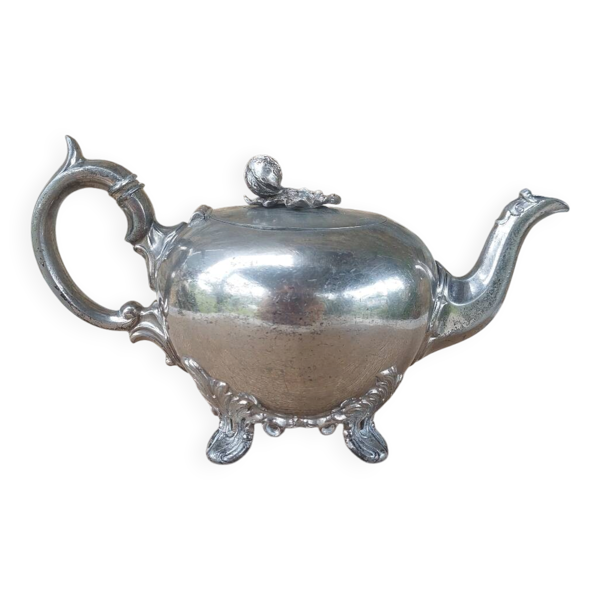Théière en métal vintage