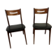 Paire de chaises en bois et similicuir