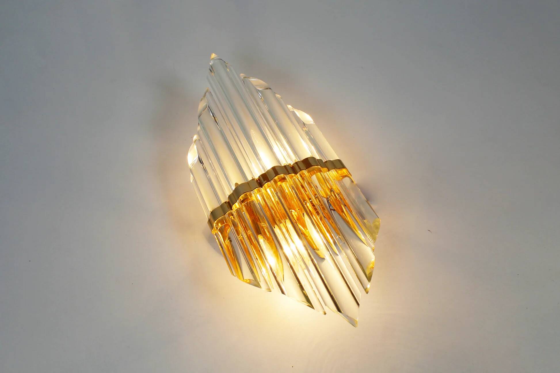 1980s wall lamp in gilded brass and crystal glass by Novaresi Milano