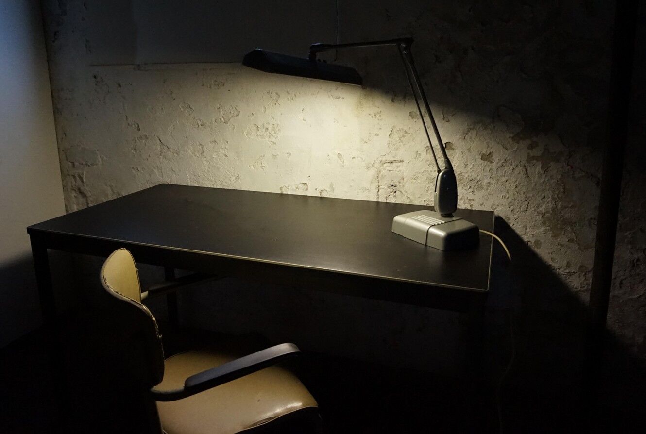 Floating industrial dazor desk lamp