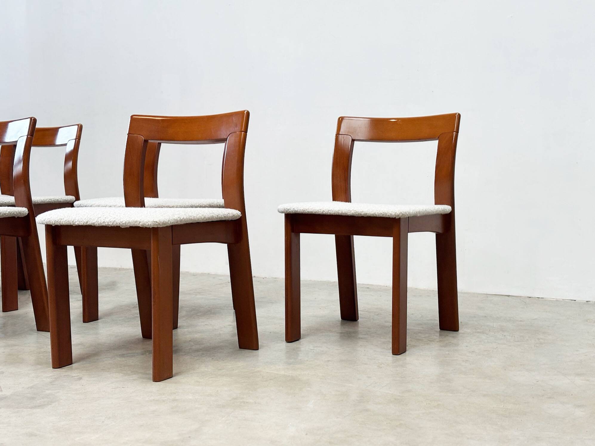 Set of six sculptural Italian dining chairs by Mobil Girgi