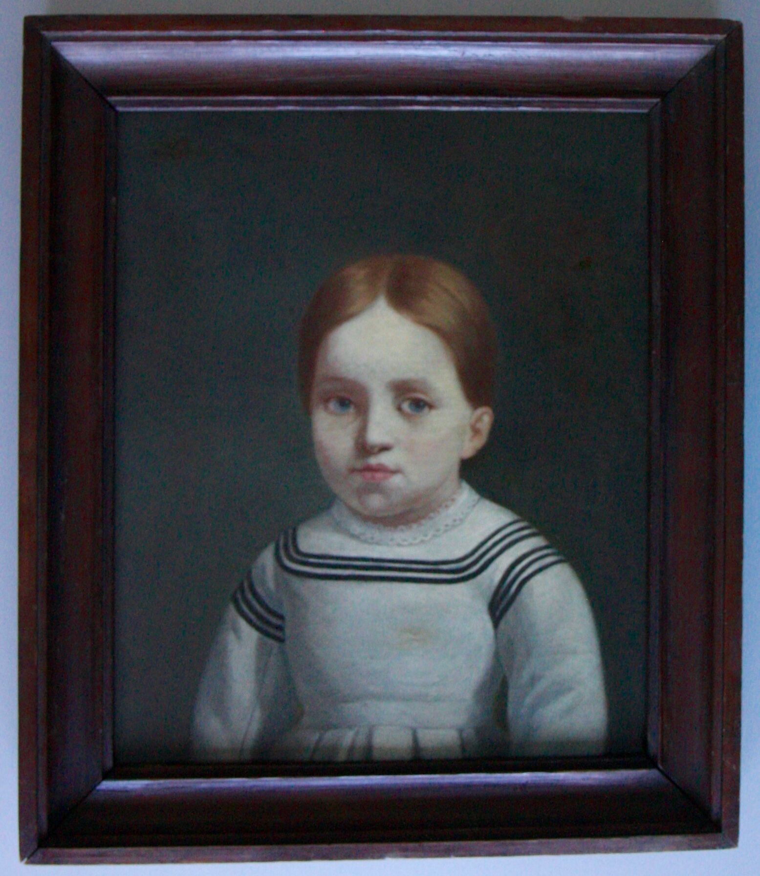 Tableau ancien portrait de petite fille aux yeux bleus huile sur toile XIXe siècle.