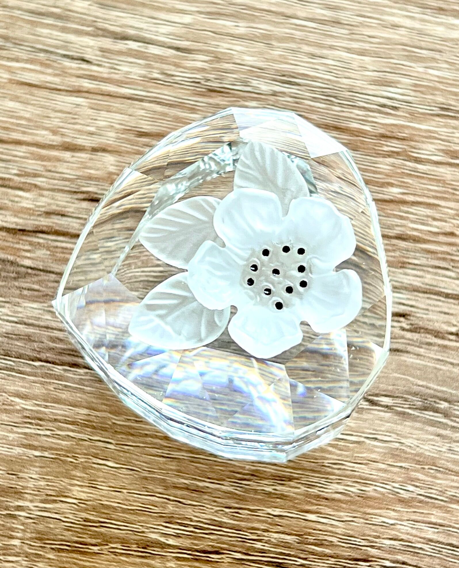 Vintage swarovski crystal jewerly box, frosted flower on the lid. signed, beautiful gift/