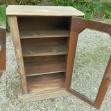 Showcase in solid wood