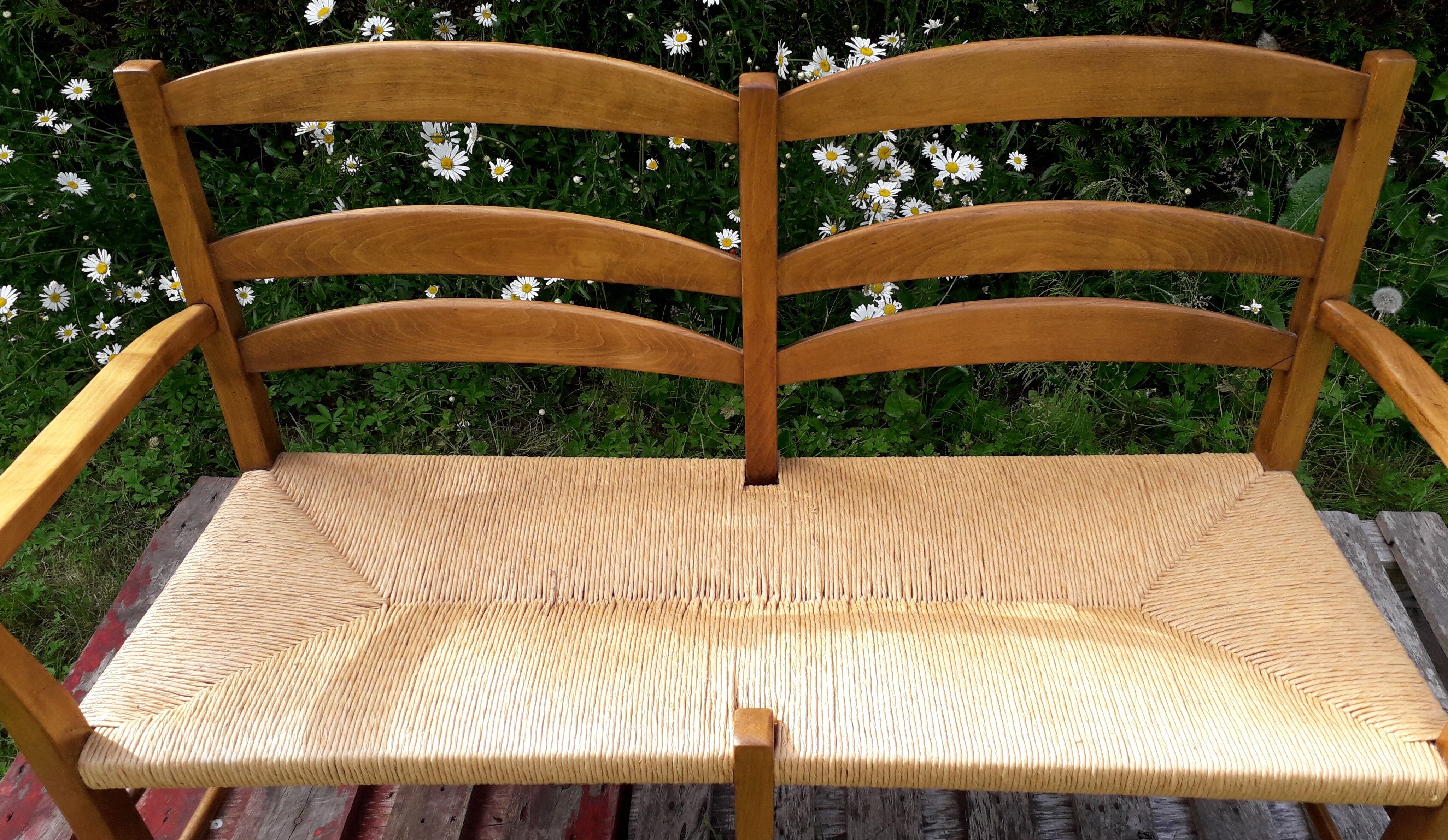 Wood and straw Picard bench