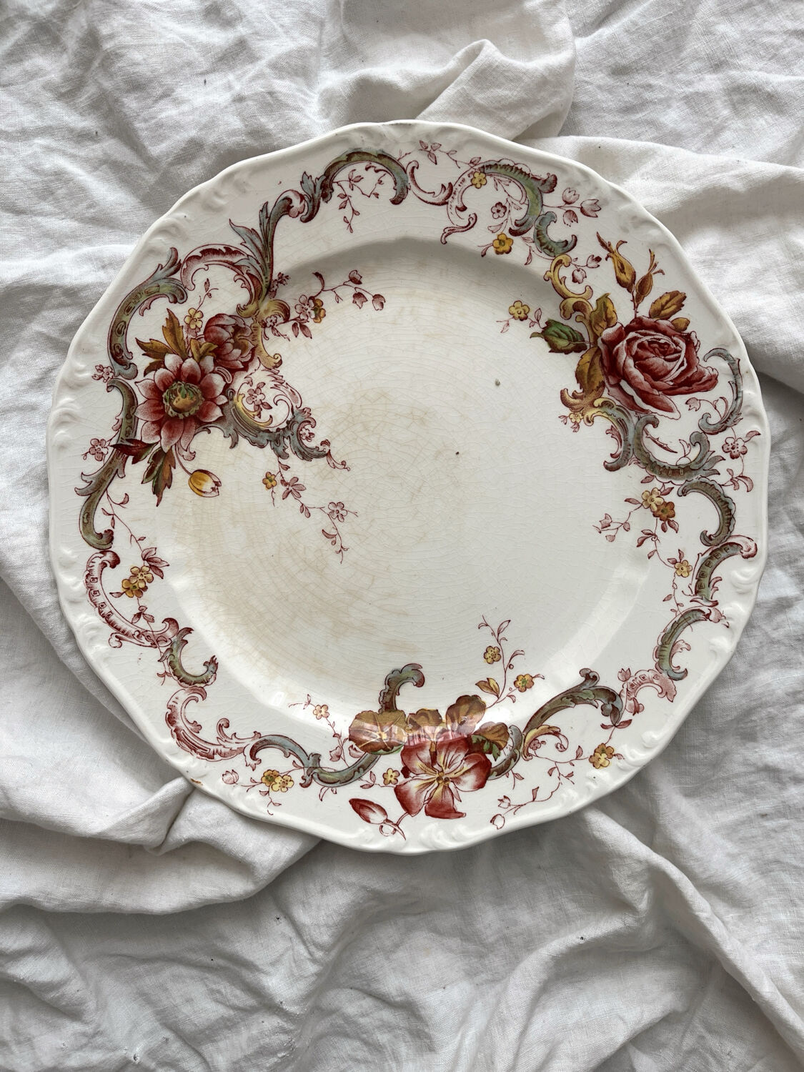 8 polychrome ironstone dinner plates "Wentworth" by Emile Bourgeois