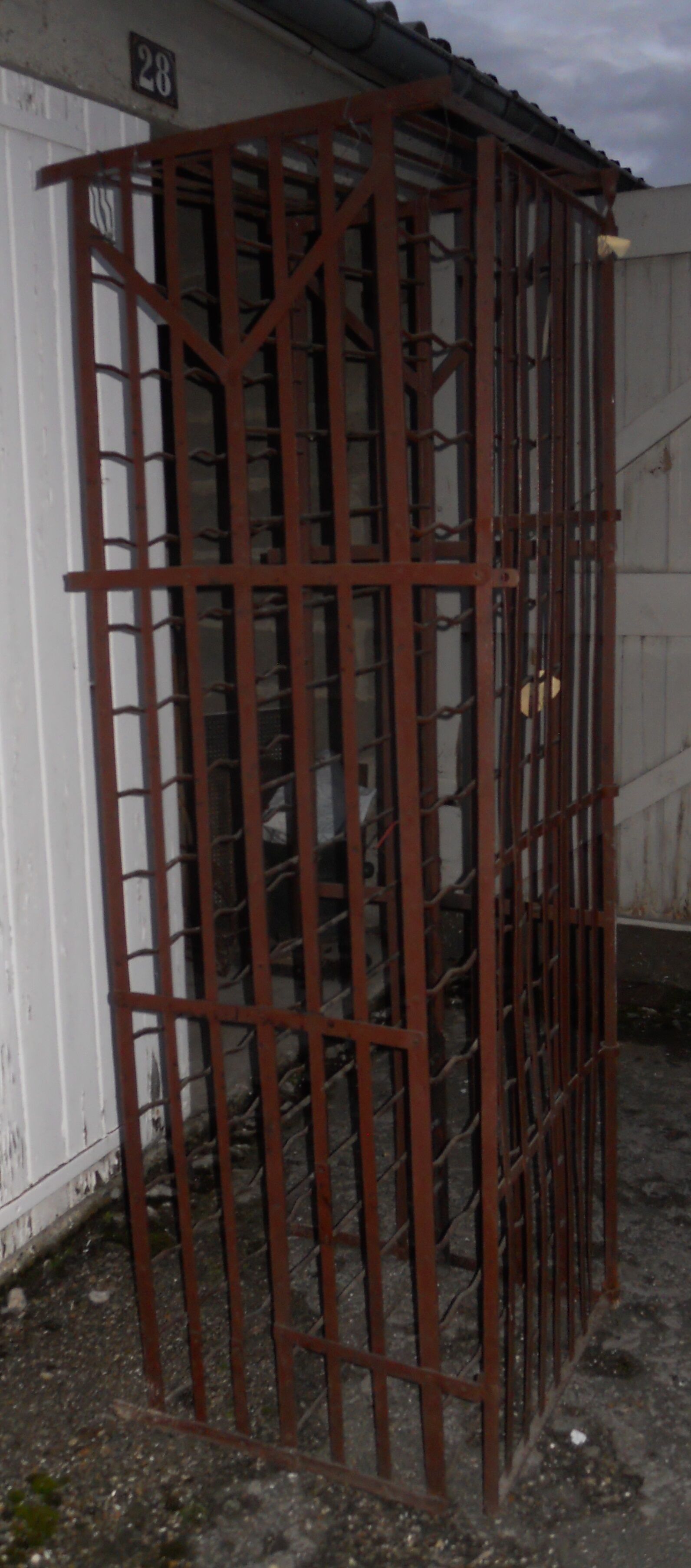 Metal wine cellar model cage
