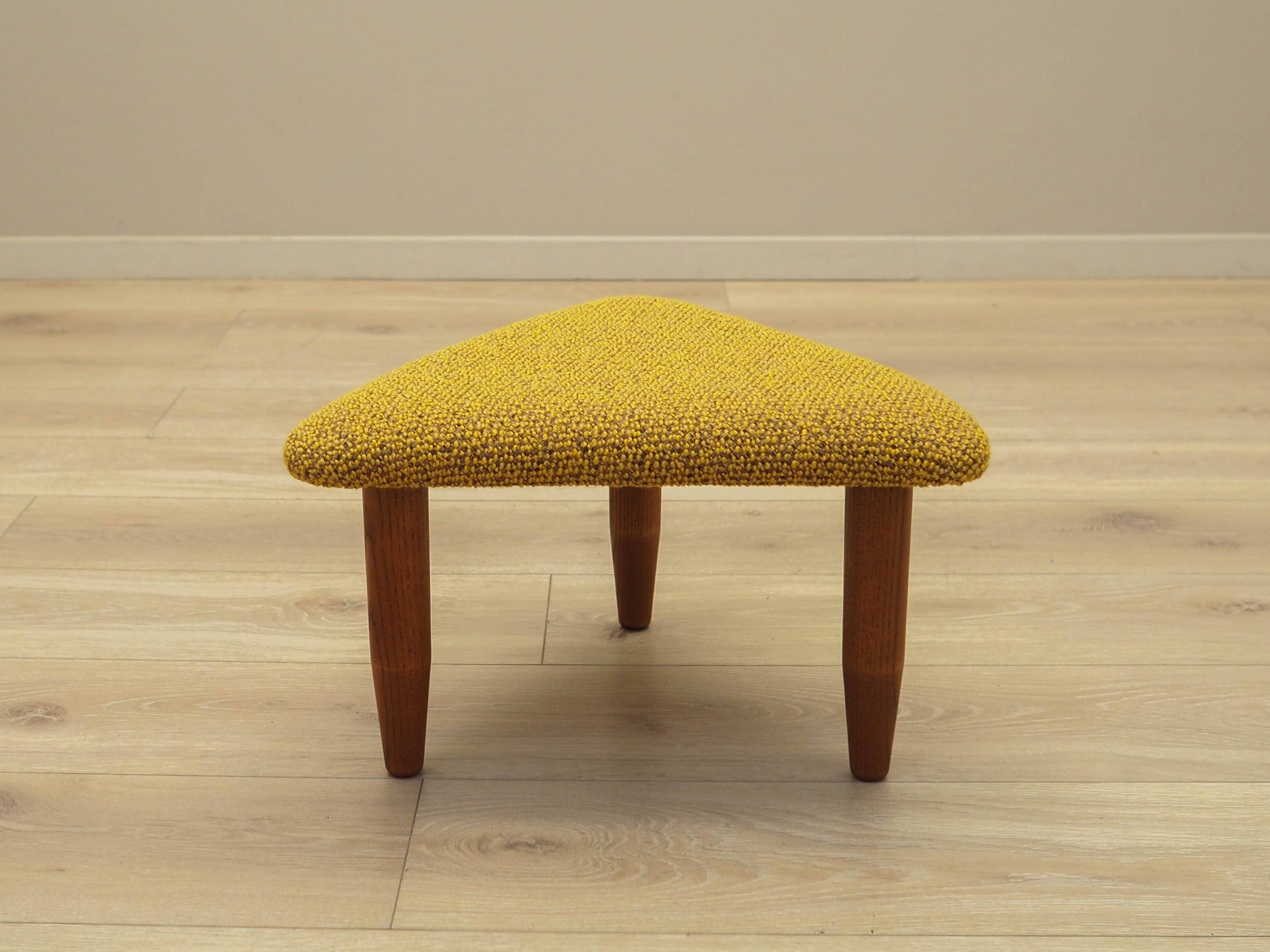 Repose-pied danois en tissu moutarde, années 1990