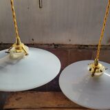 Duo of suspensions in white opaline