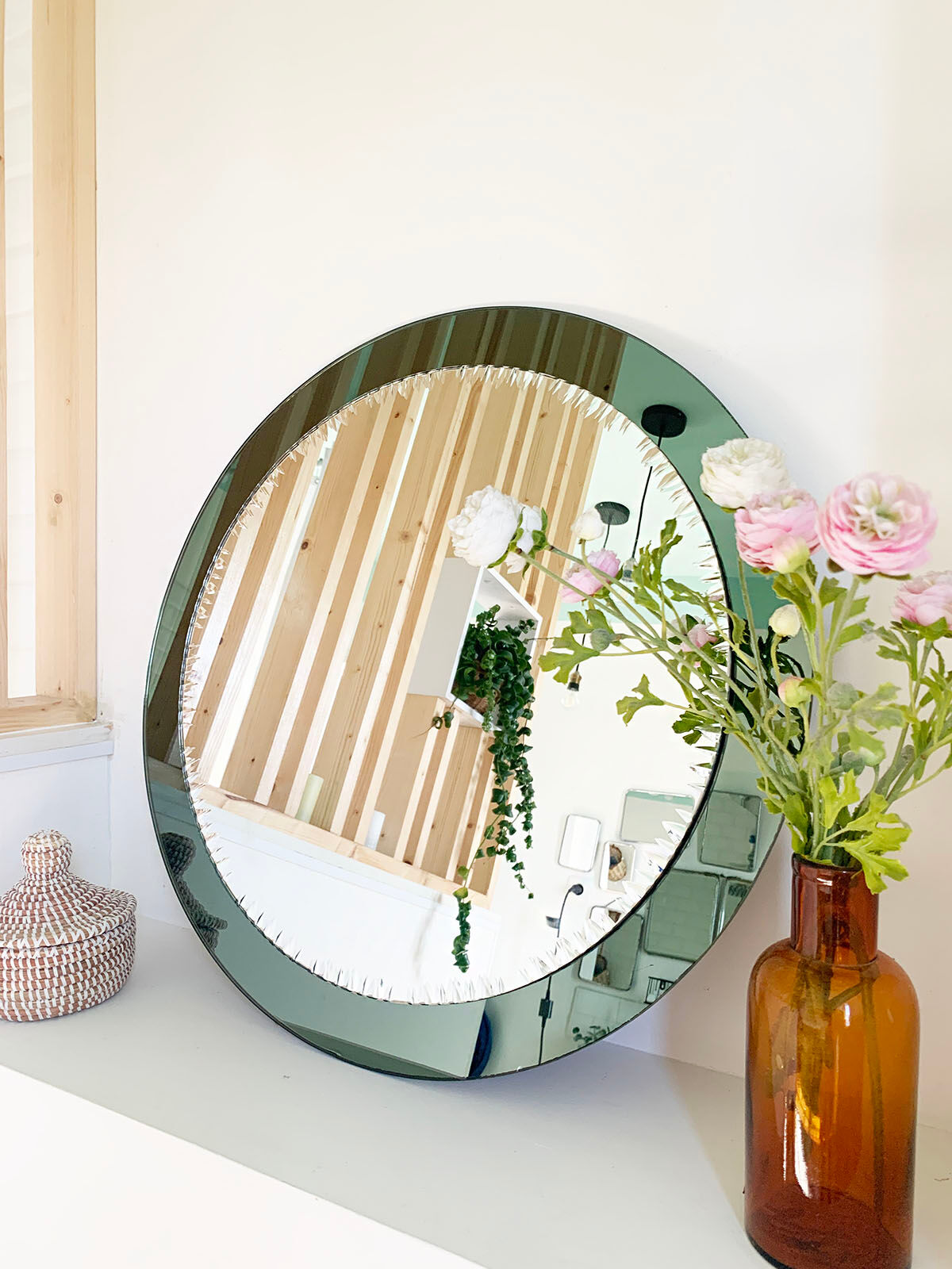 Chiseled double complexion mirror