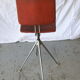 Chaise giratoire vintage en skaï rouge