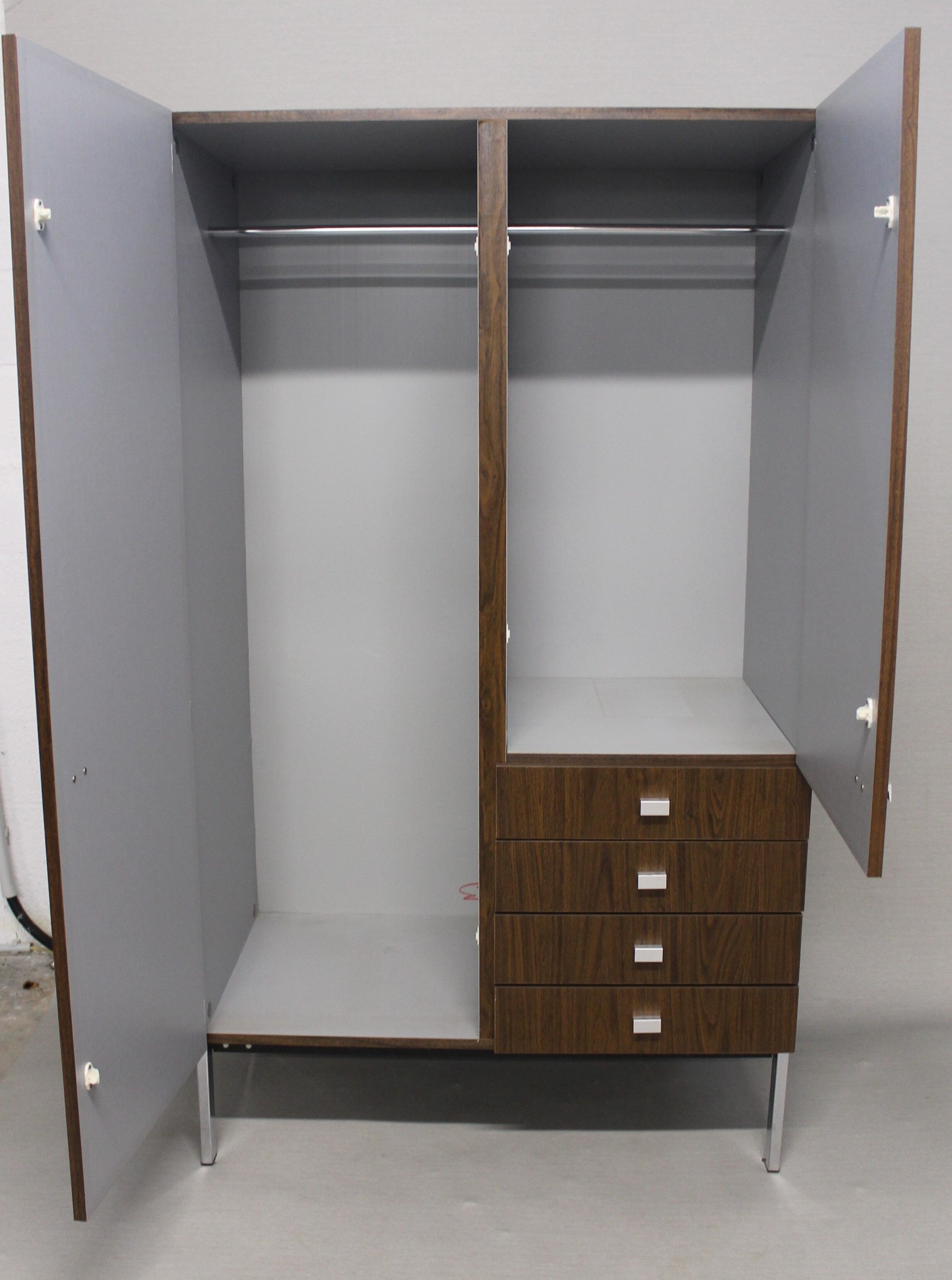 Penderie "1215b" by Pierre Guariche for Meurop