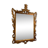 Miroir en bois doré sculpté