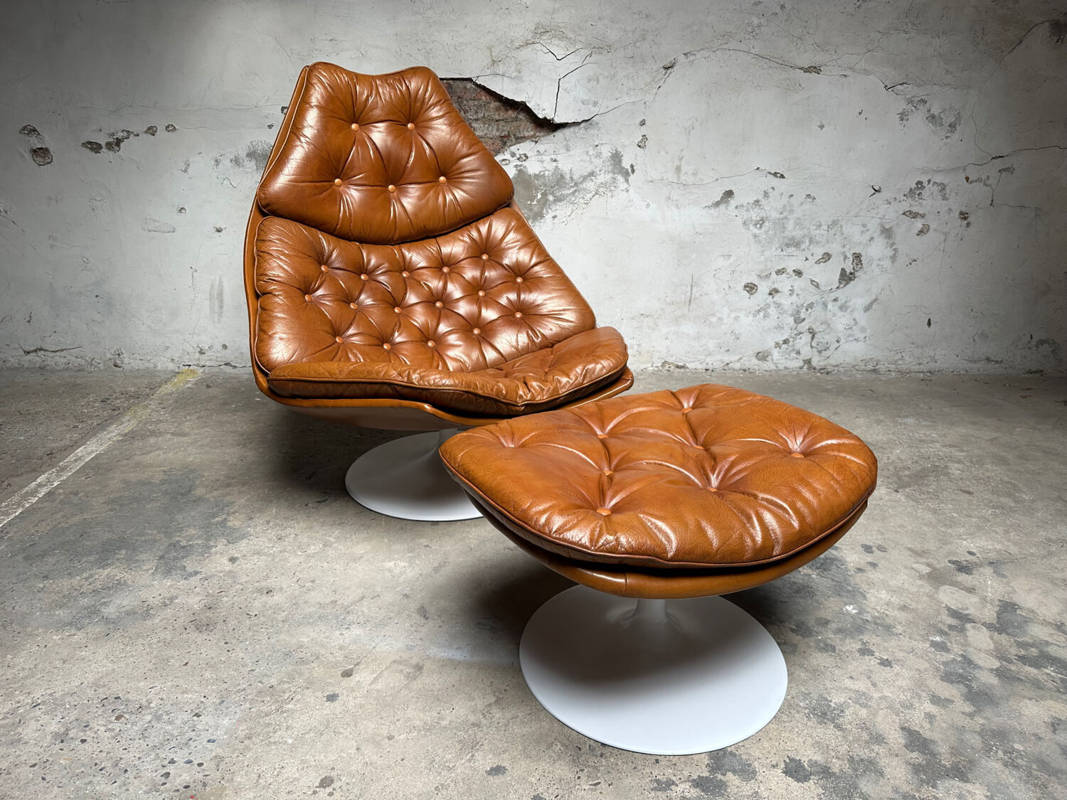 Vintage armchair with ottoman Artifort F588