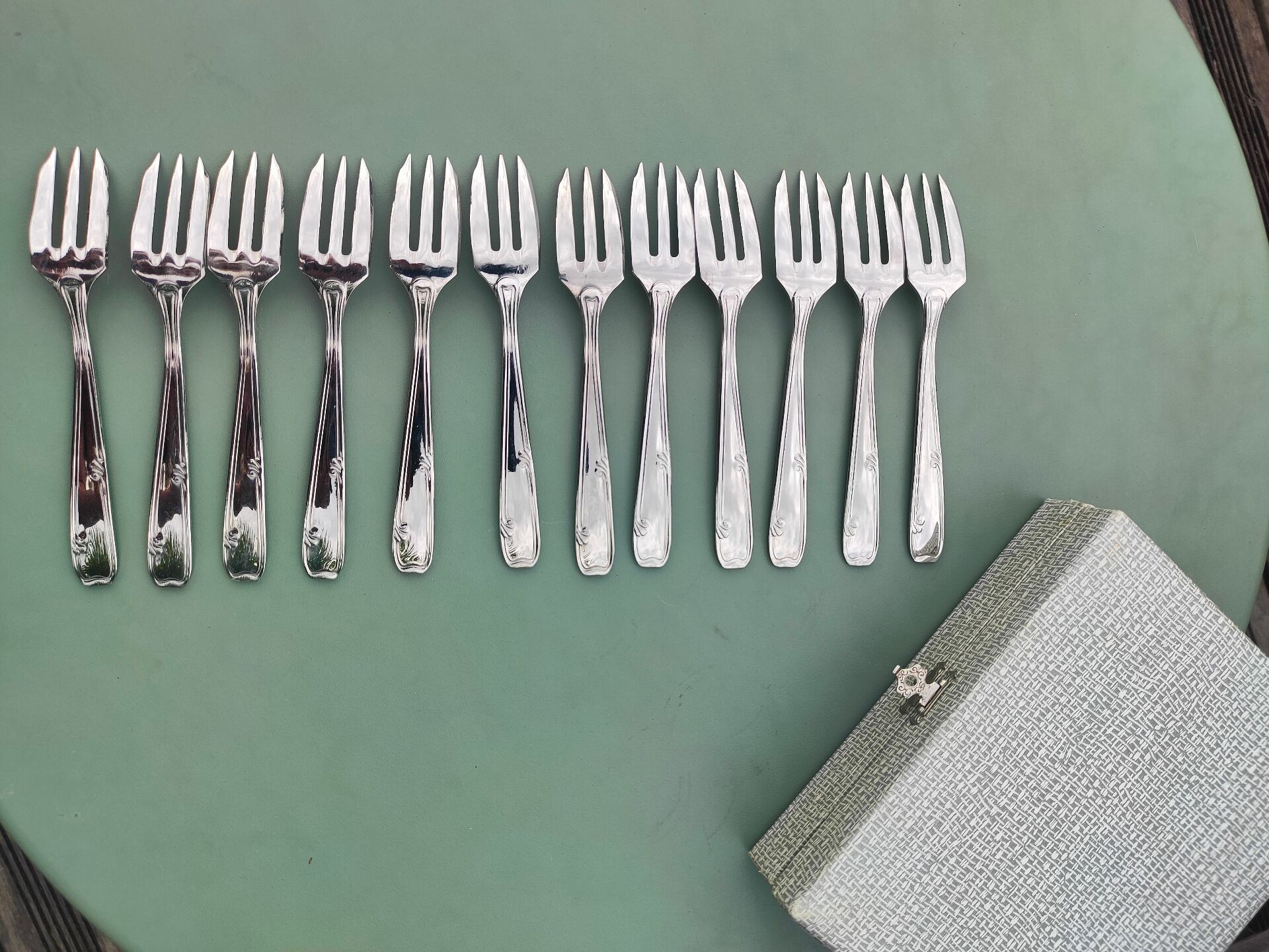 Dessert forks