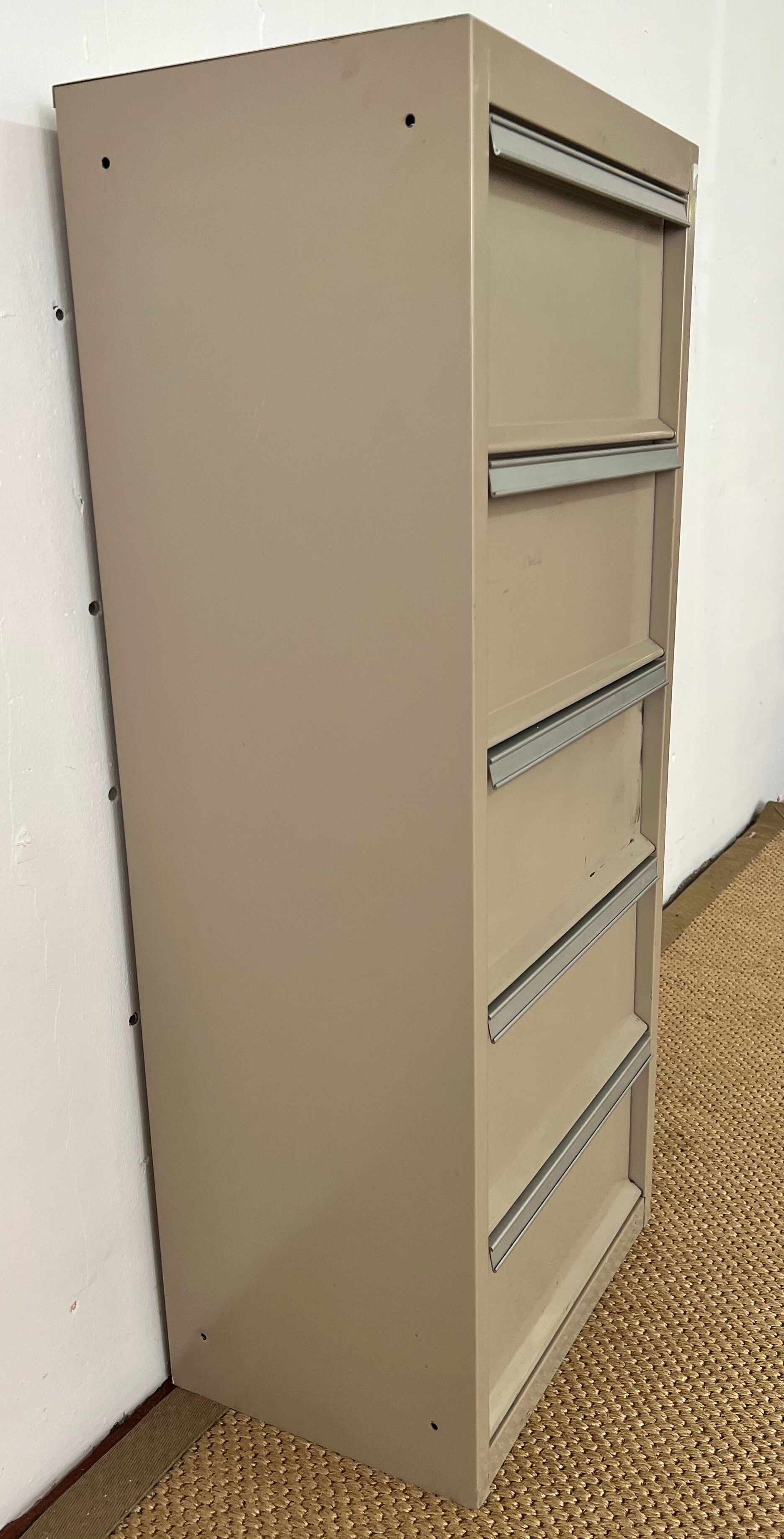 Industrial valve furniture