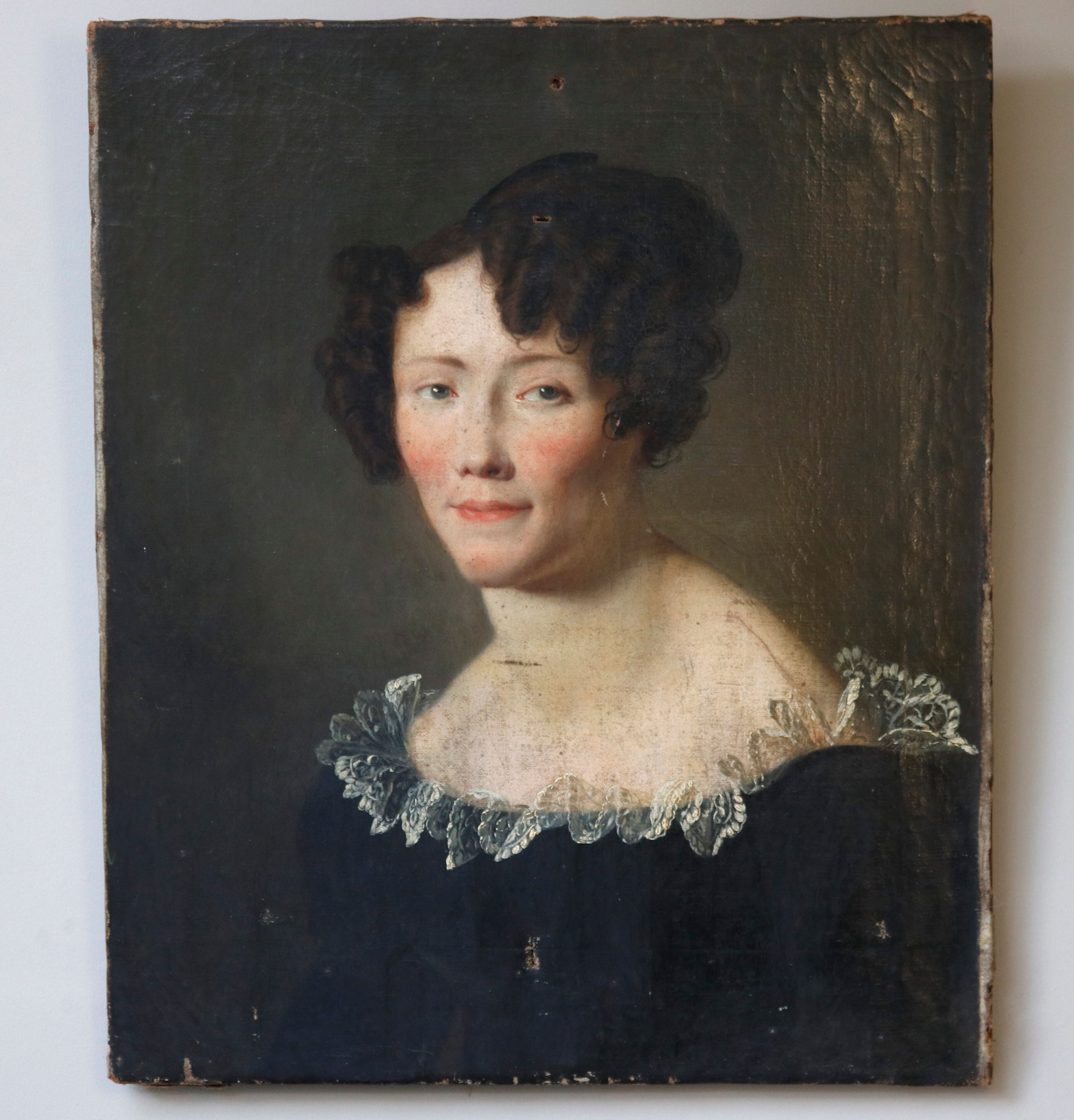 Portrait of an elegant woman oil on canvas from the 19th century.