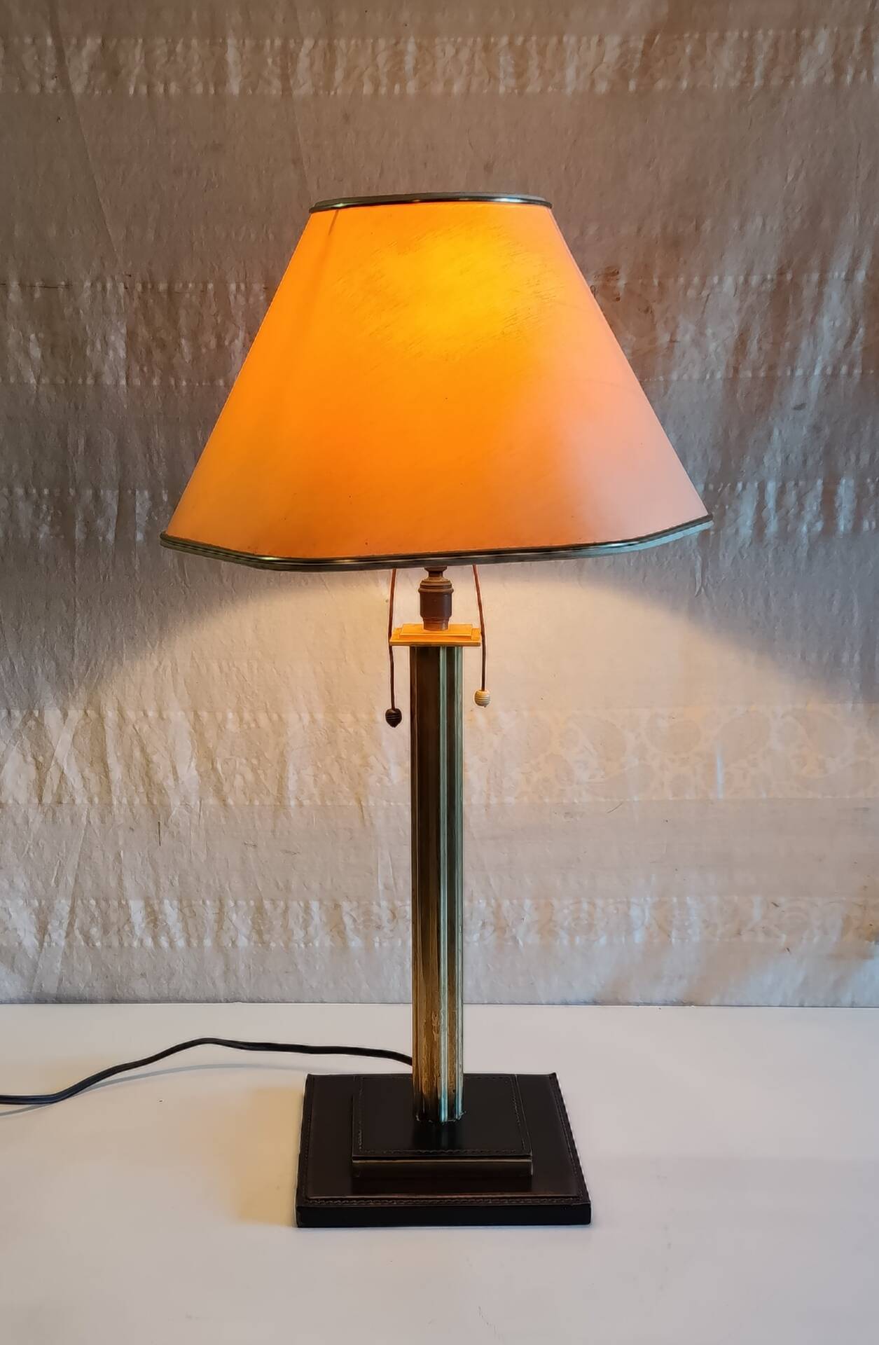 Table lamp base in leather and brass - 50s design