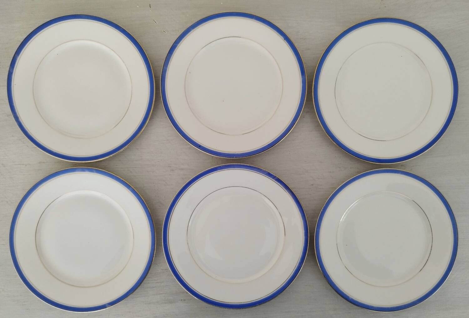 White Porcelain Cheesecake Dessert Plates with Blue Border and Gold Fillet