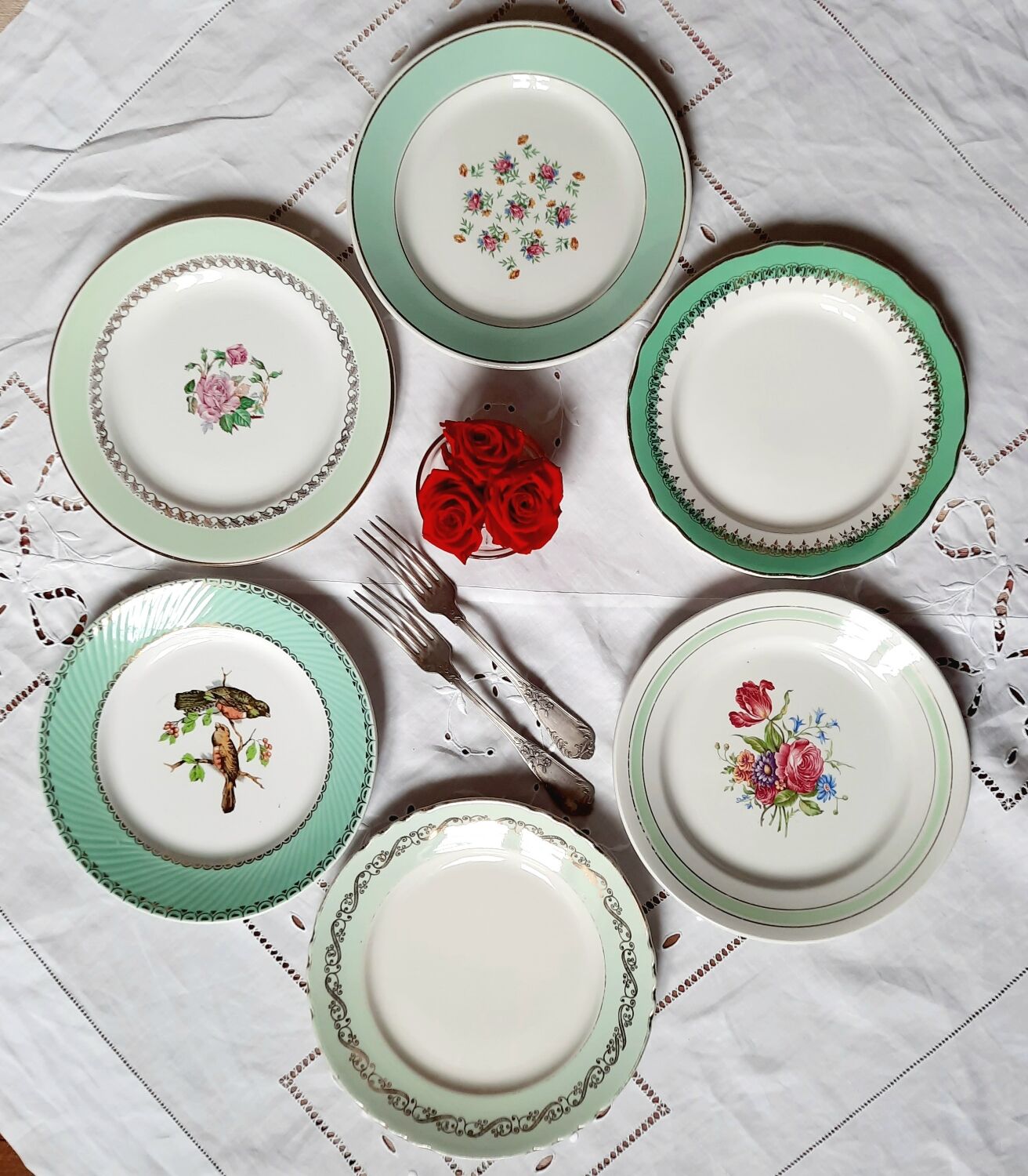 Flat earthenware plates