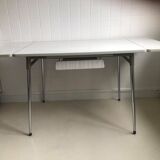 Table en formica grise