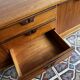 Buffet moderne du milieu du siècle – Meubles Stonehill