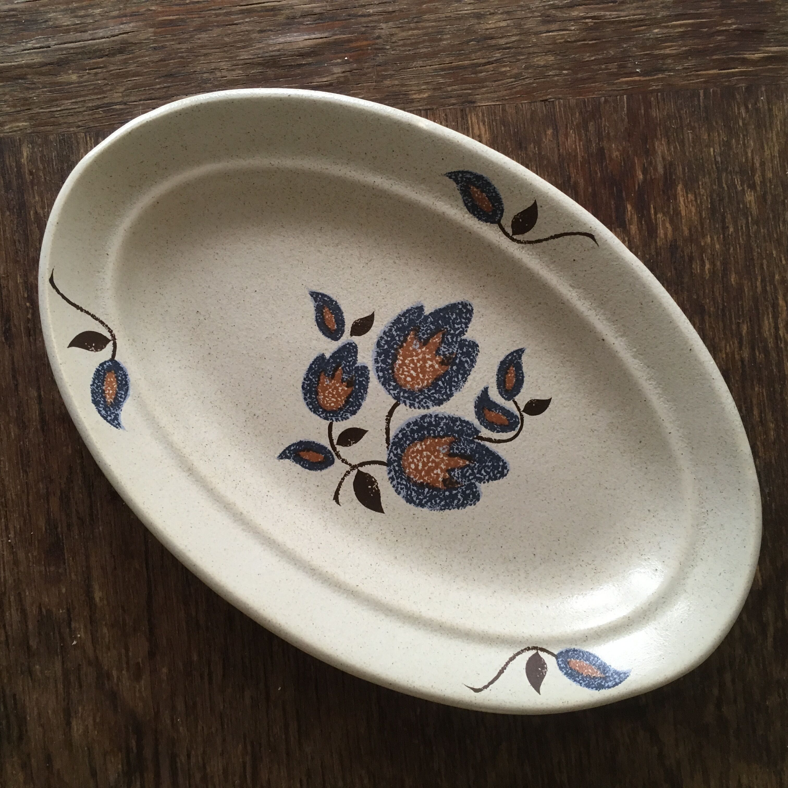 Salad bowl and 5 assorted hollow plates St-Amand Sologne