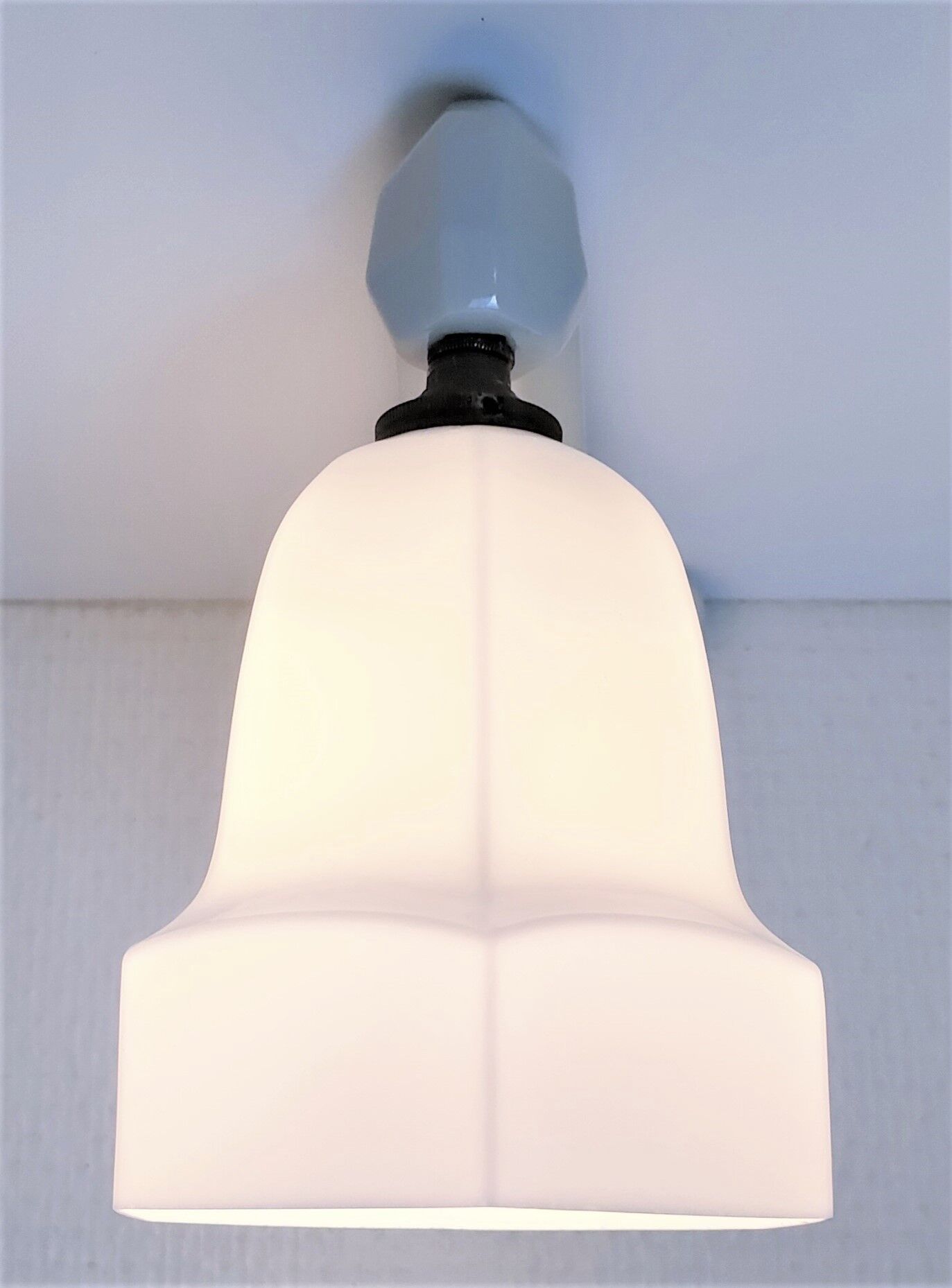 Wall lamp Art Deco opaline porcelain years 20-30