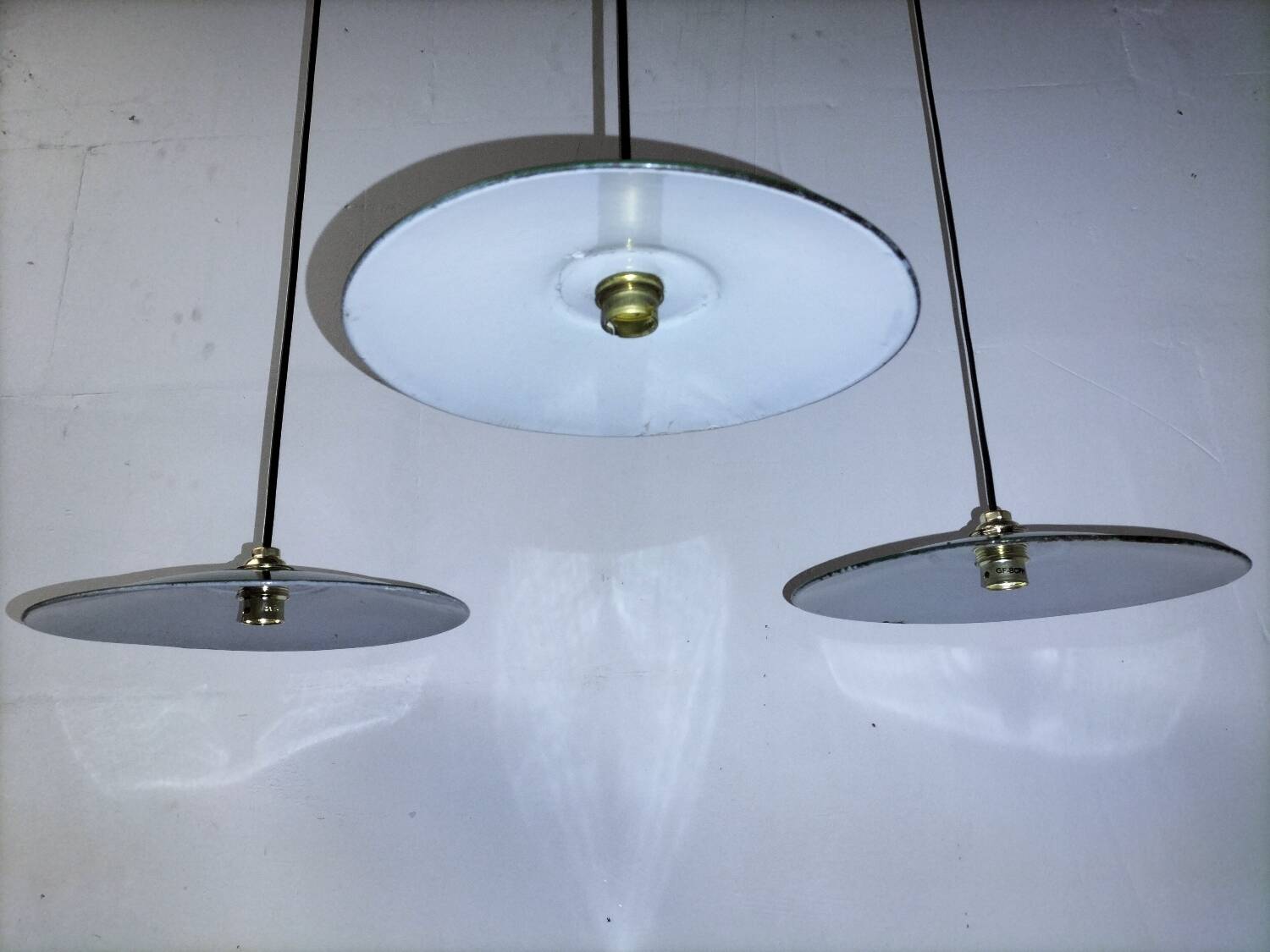 Enamelled sheet metal suspensions