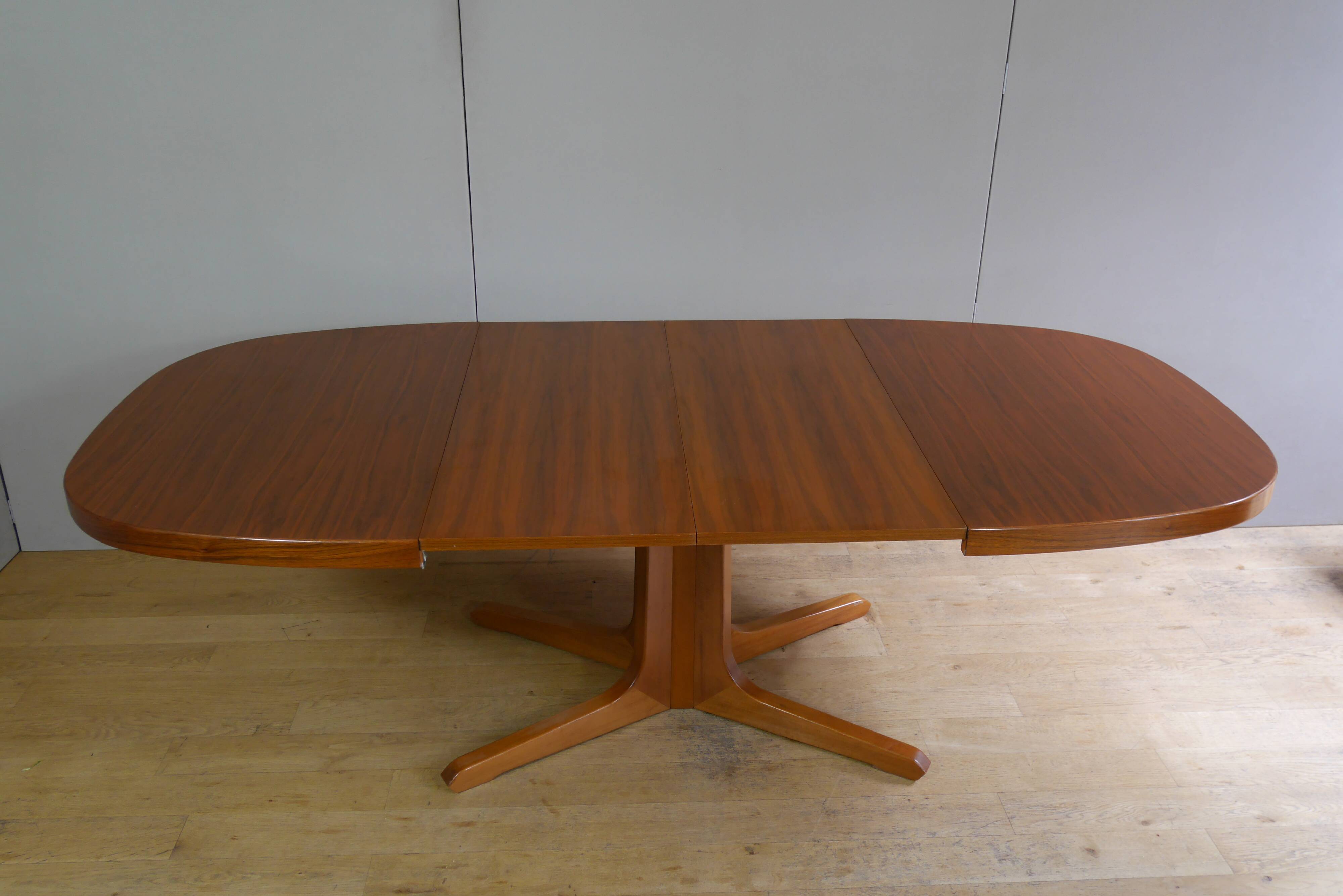 Baumann oval teak table with extensions