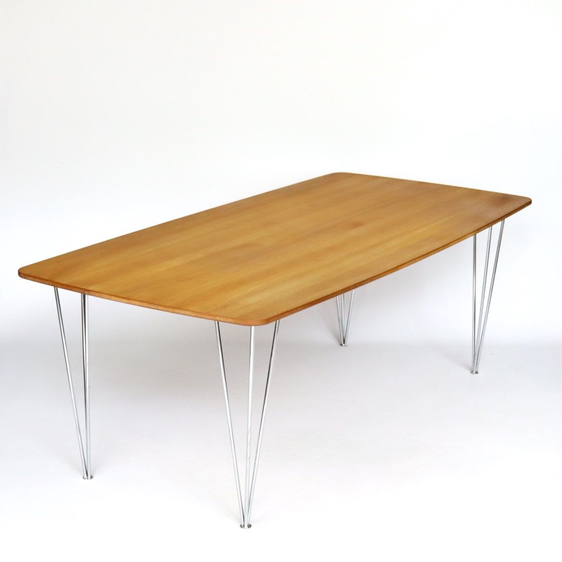 Dining table elliptical feet