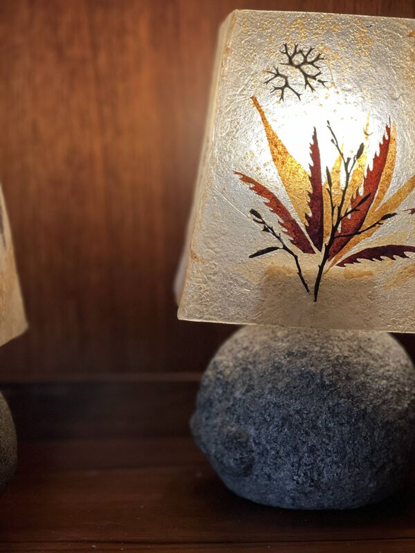 Paire de lampes en granite avec abat jour en résine