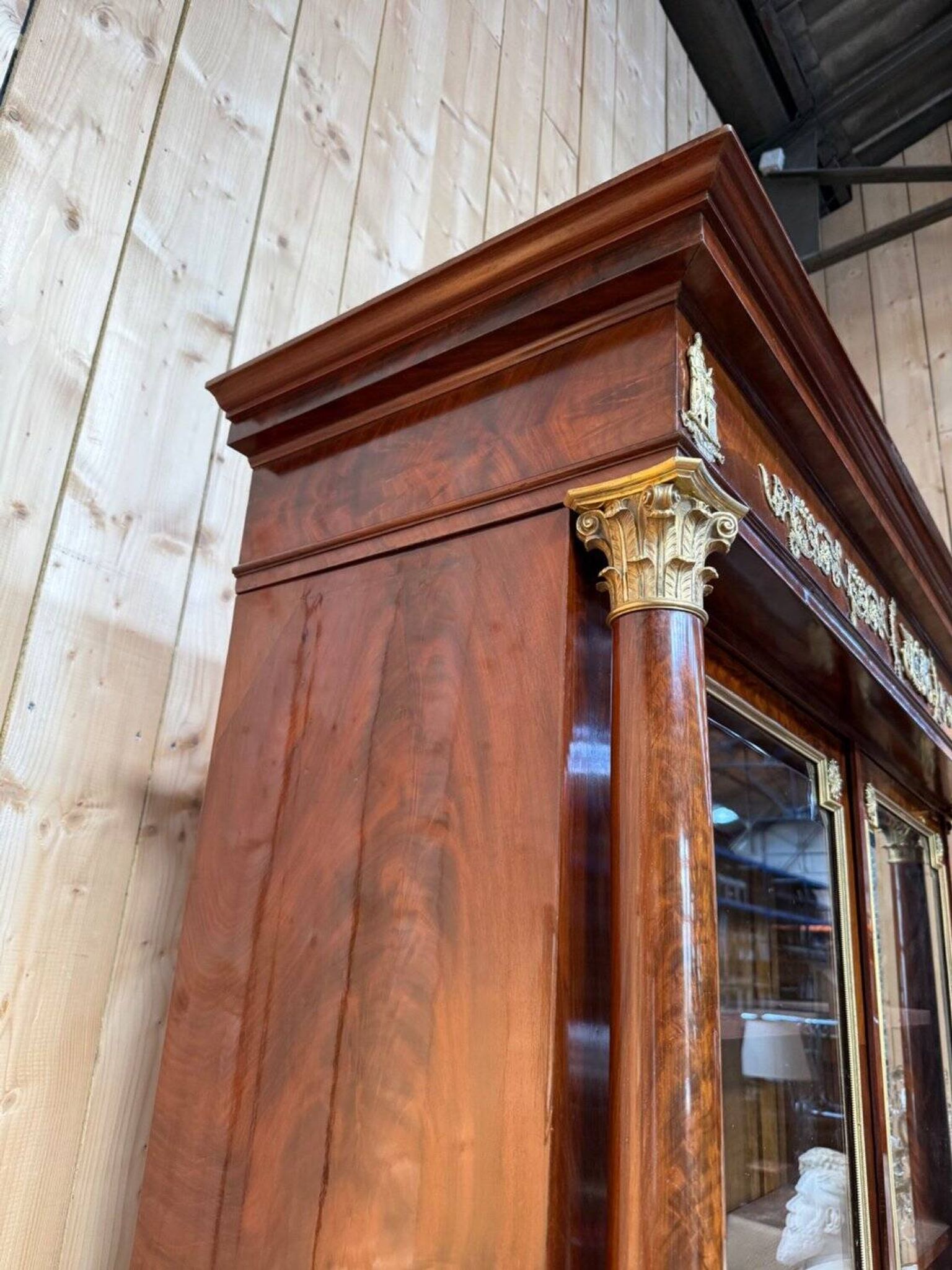 Display cabinet with two doors – Empire period – Mahogany veneer, bronze fittings