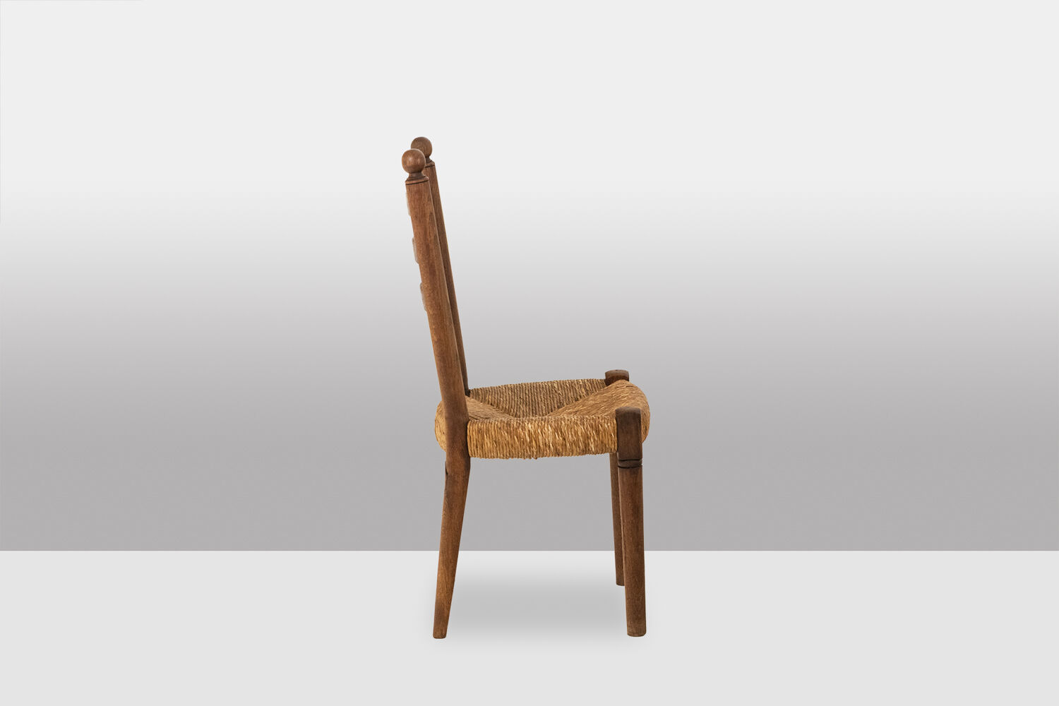Ensemble de 8 chaises paillées en chêne. Années 1950.