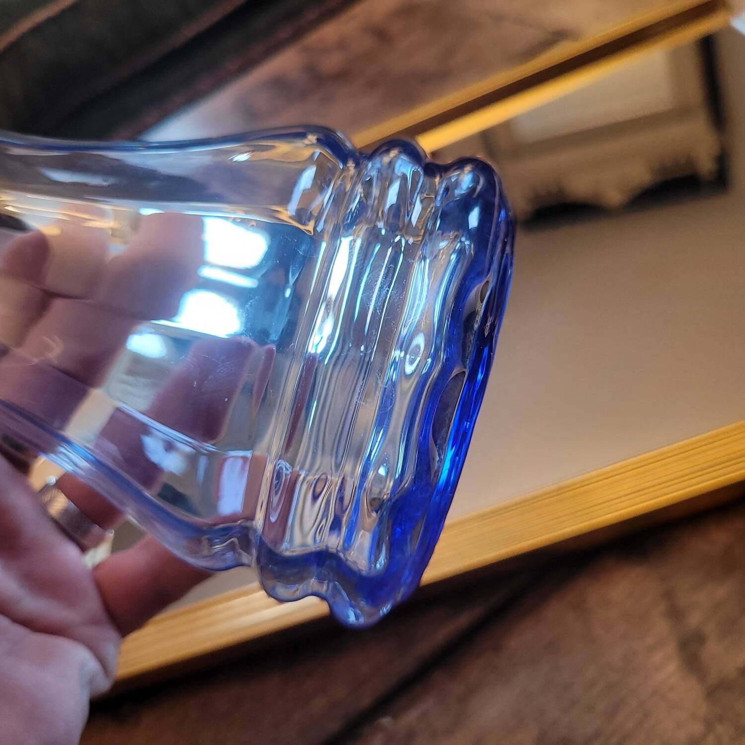 Vase en verre bleu facetté – Style Art Déco années  30's/40's