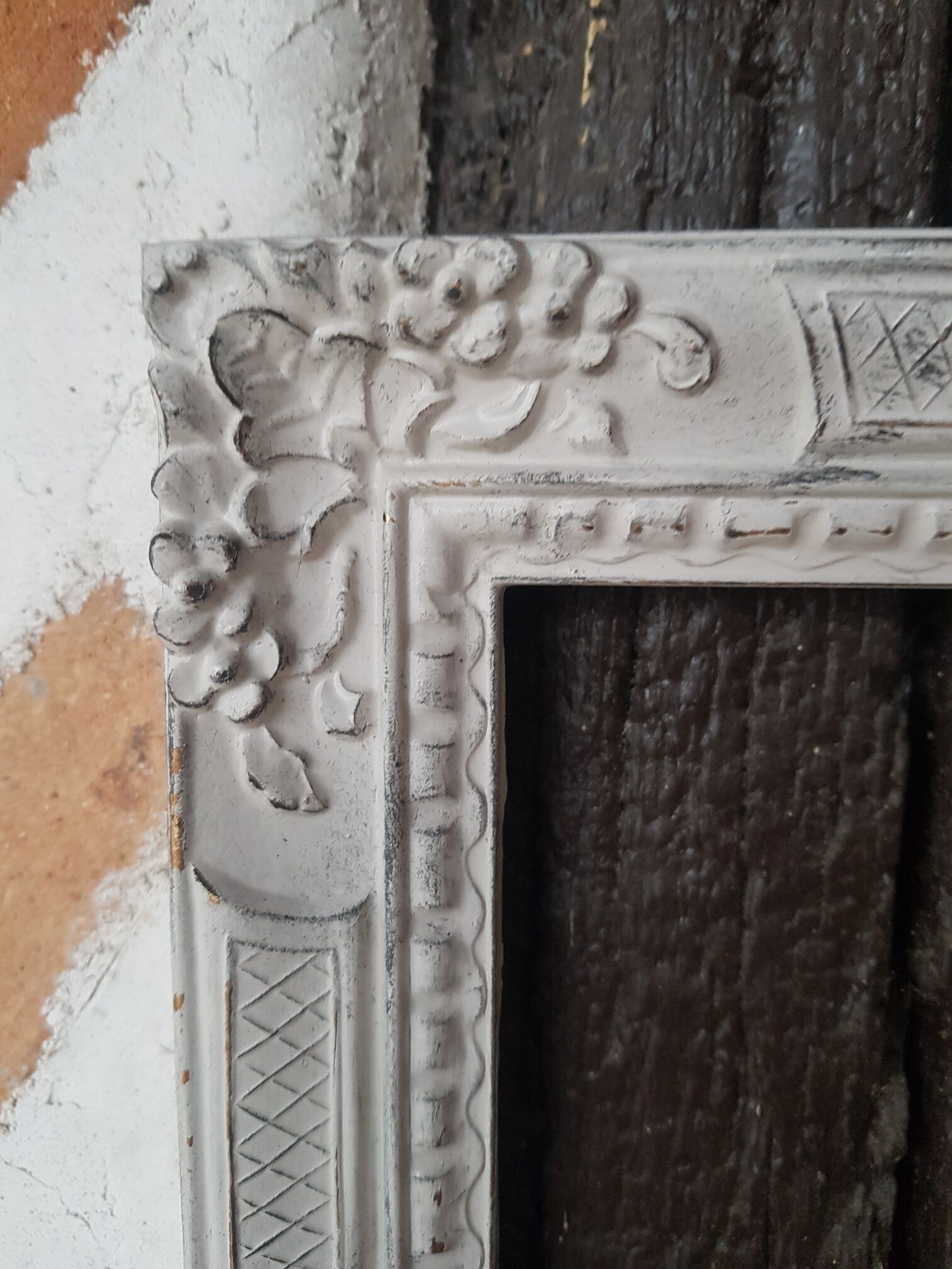 Linen patinated molded frame