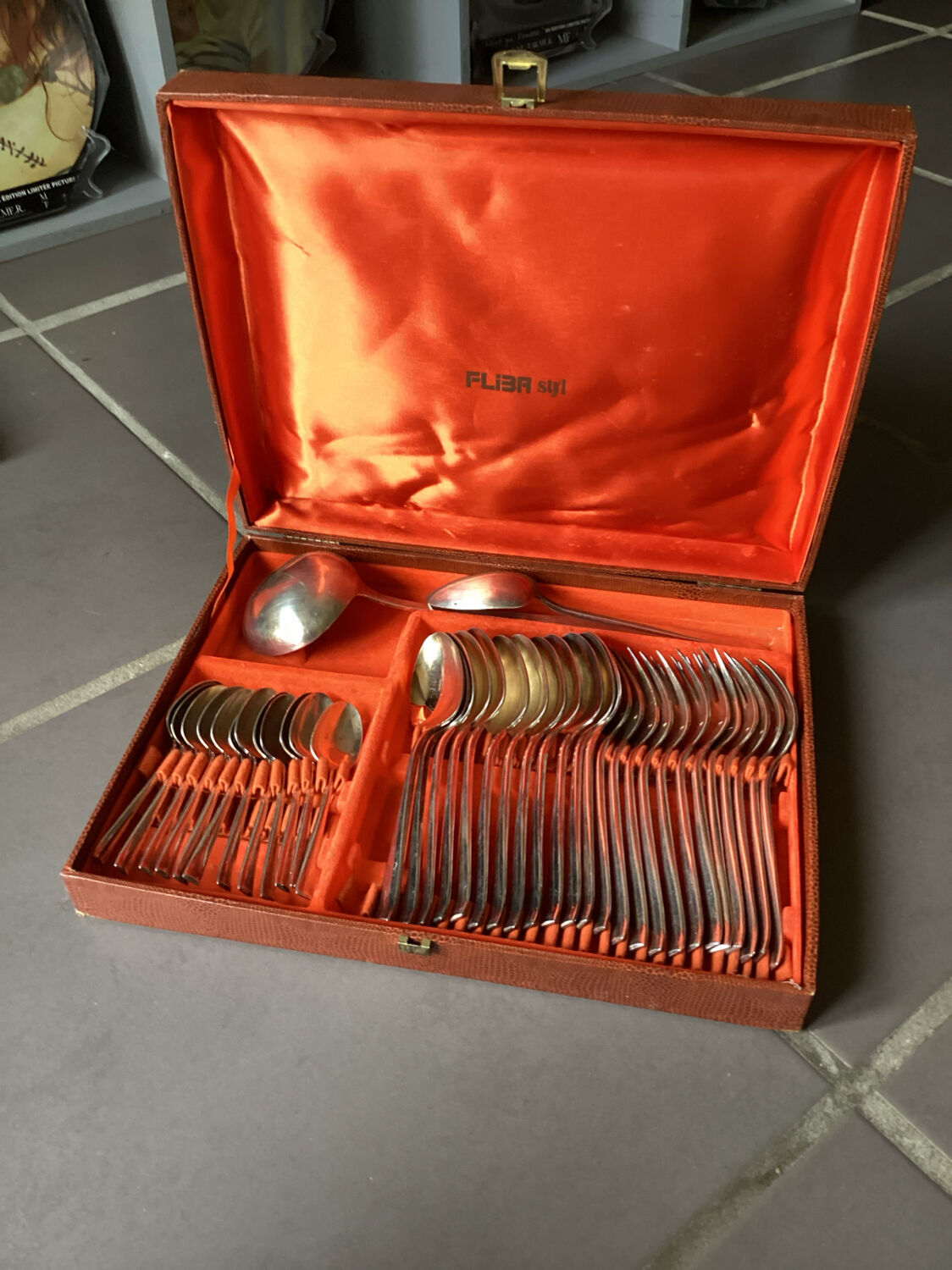 Ménagère en métal argenté complète