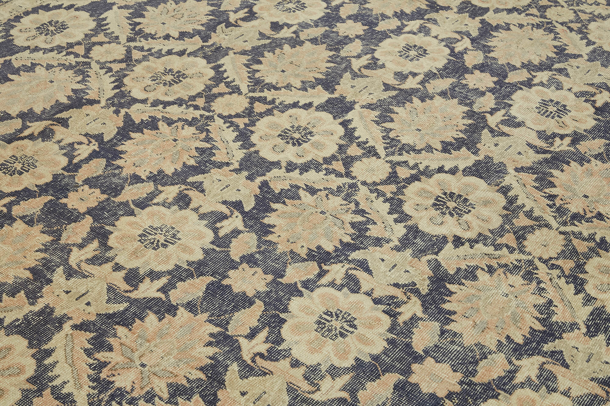 1980s 277 cm x 393 cm beige wool carpet