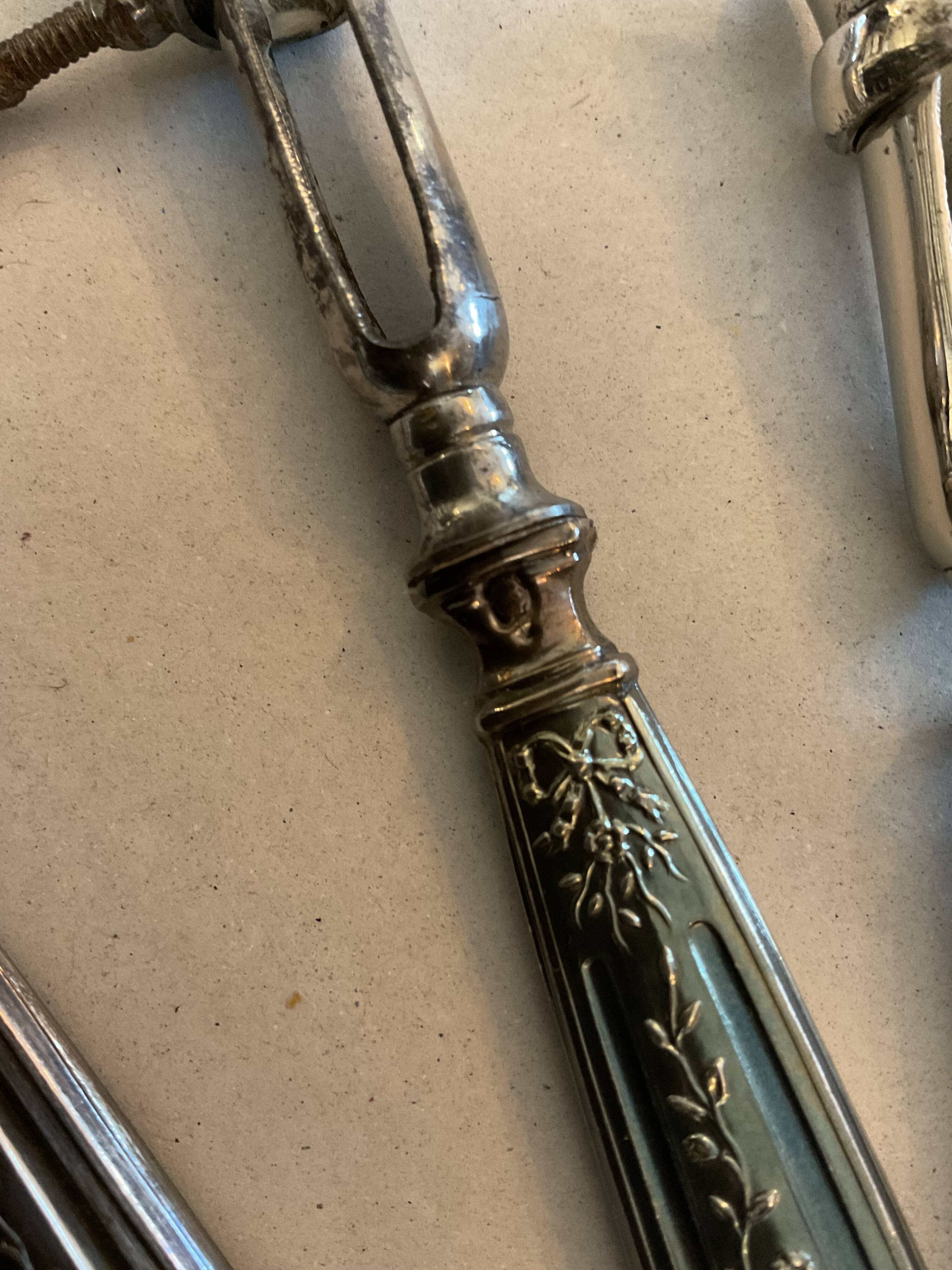 12 rib sleeves. Solid silver-filled handles. France